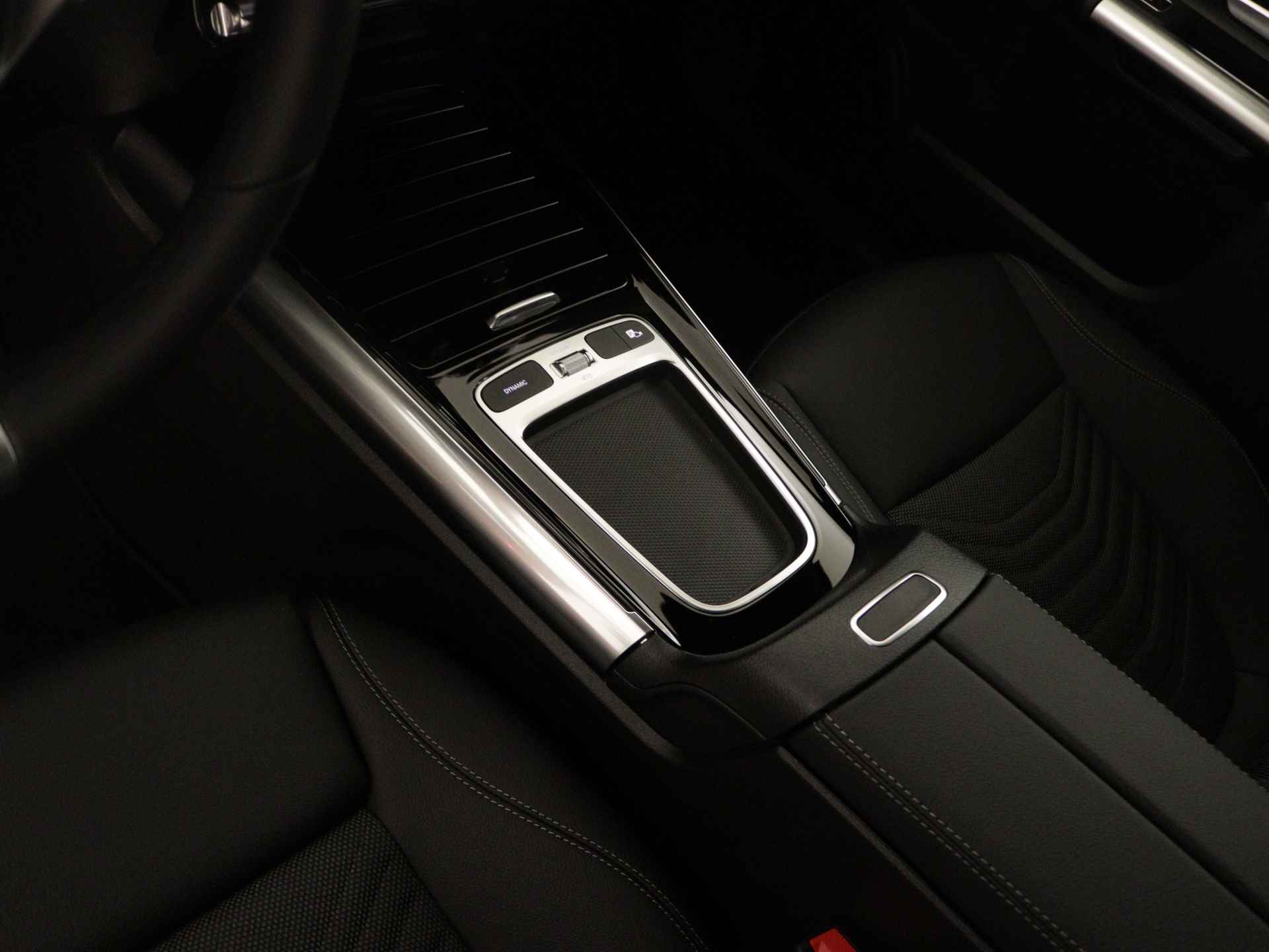 Mercedes-Benz B-Klasse 180 Business Line | USB-pakket plus | EASY PACK achterklep | Zitcomfortpakket | USB-pakket plus | Parkeerpakket met achteruitrijcamera | Verwarmde stoelen vooraan | - 26/35