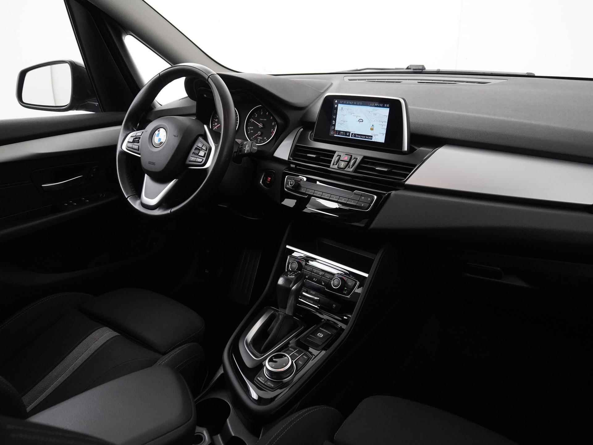 BMW 2-serie Gran Tourer 218i 7 Persoons Automaat | Panoramadak | Trekhaak | Zondag Open! - 2/39