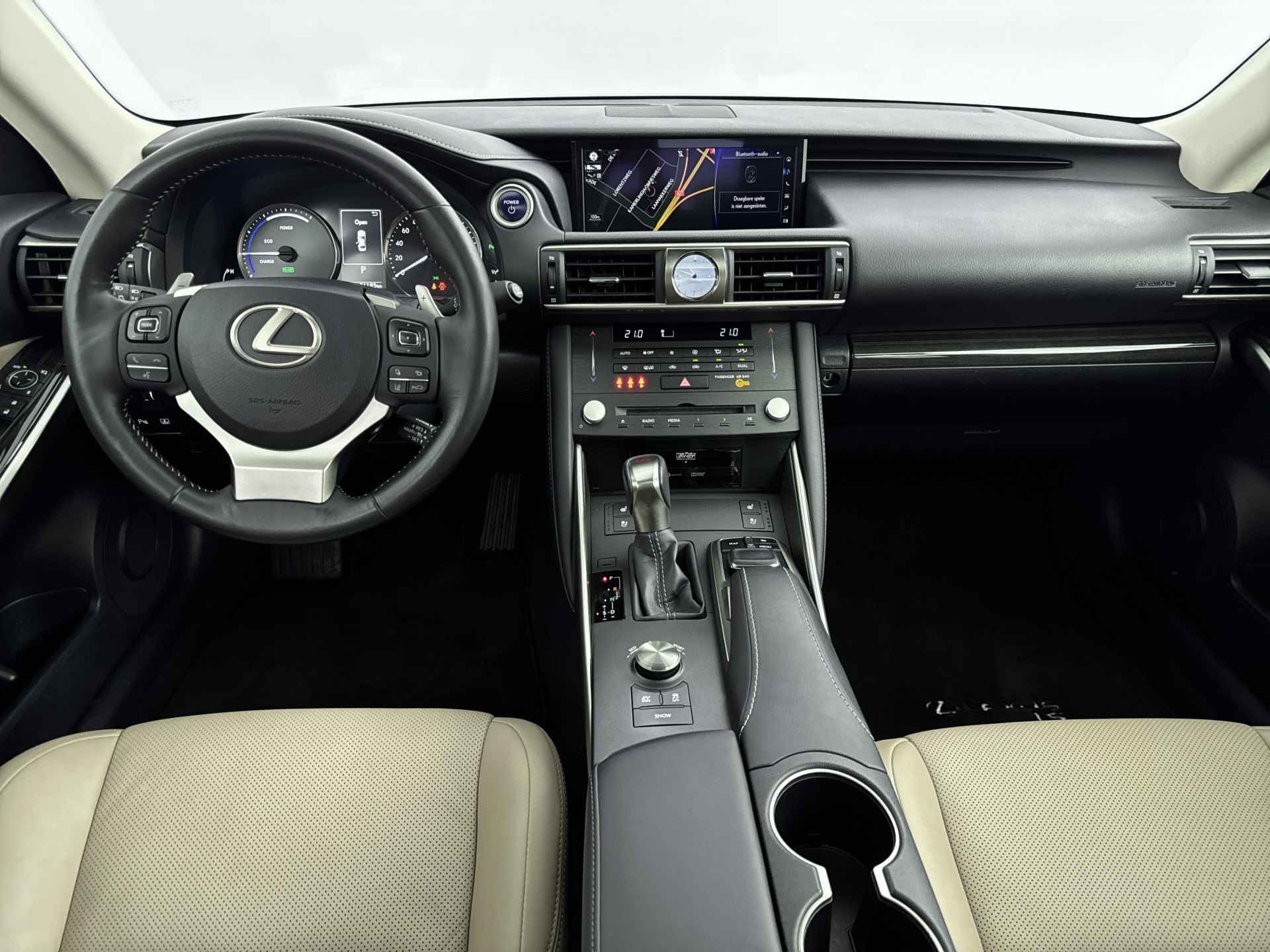 Lexus IS 300h Hybrid Luxury Line Limited | Schuifdak | Mark Levinson Audio | Dodehoek Detectie | Stoelverkoeling | Voorruit-/Stuur-/Stoelverwarming | Parkeersensoren | Navigatie | Stoelgeheugen | - 6/39