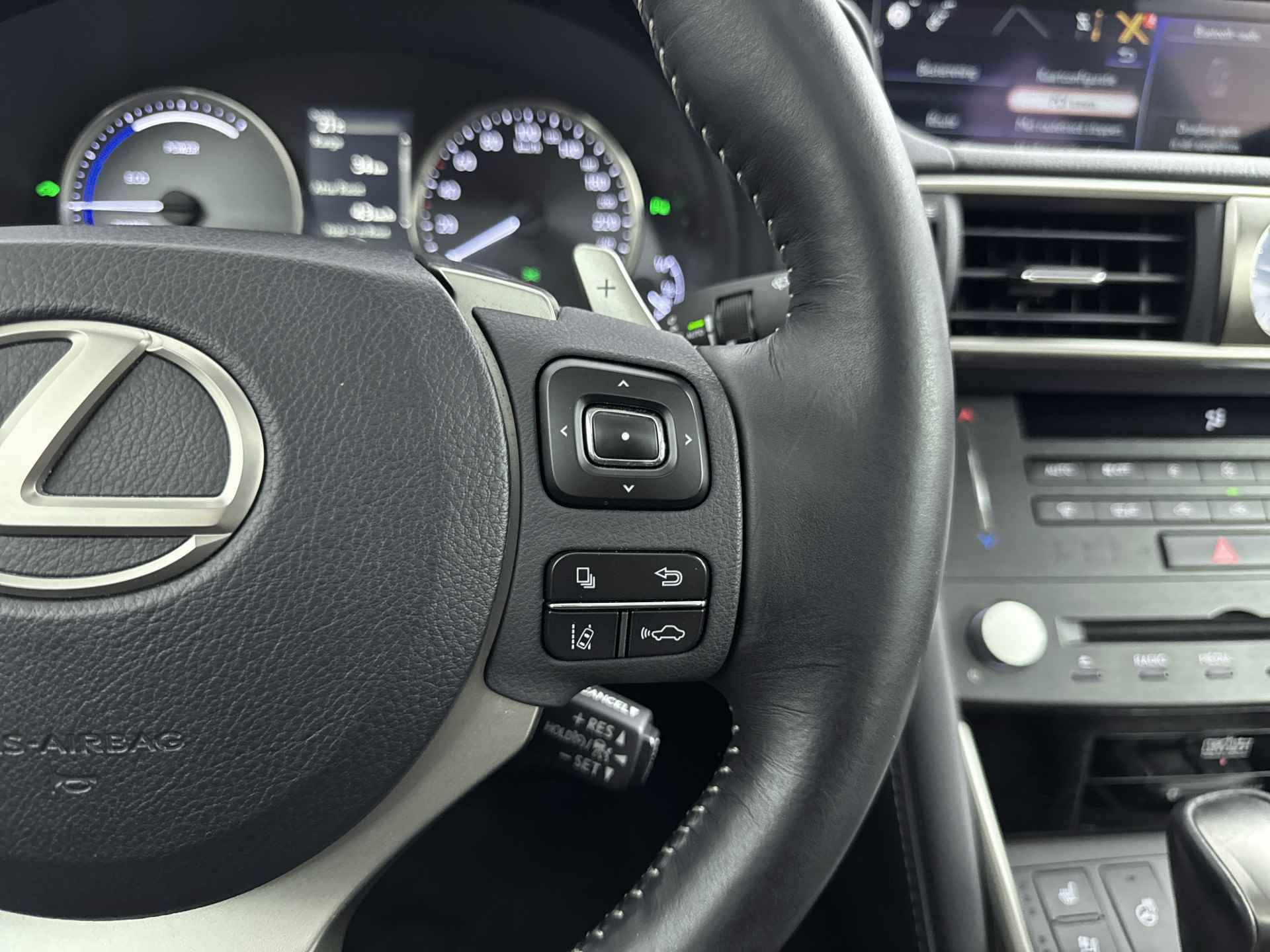 Lexus IS 300h Hybrid Luxury Line Limited | Schuifdak | Mark Levinson Audio | Dodehoek Detectie | Stoelverkoeling | Voorruit-/Stuur-/Stoelverwarming | Parkeersensoren | Navigatie | Stoelgeheugen | - 21/39