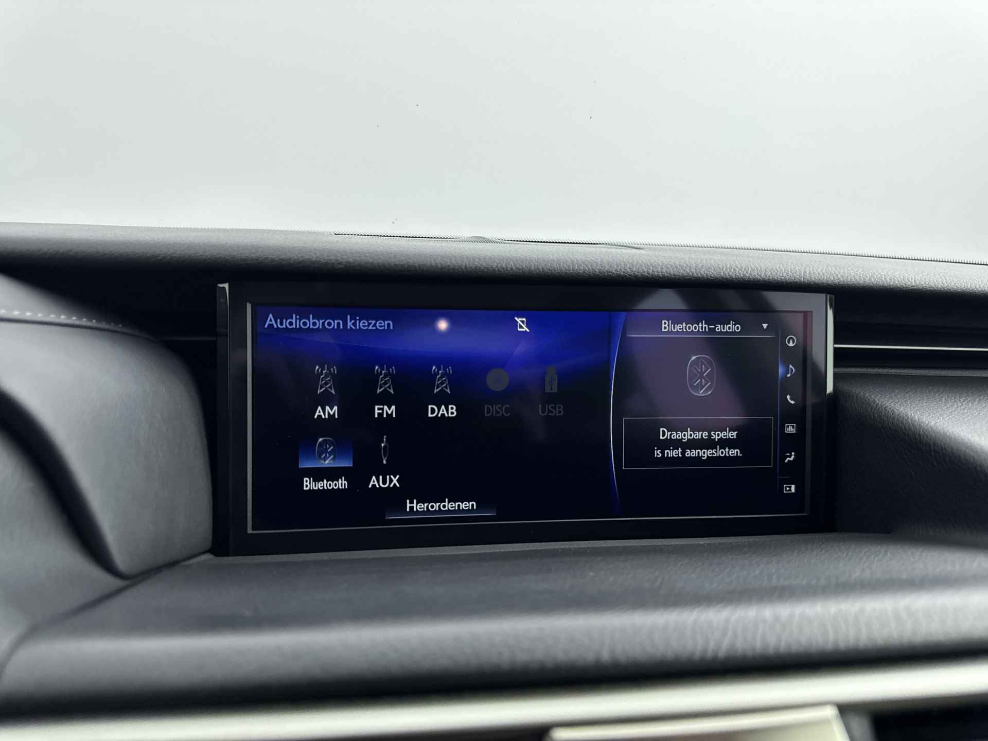 Lexus IS 300h Hybrid Luxury Line Limited | Schuifdak | Mark Levinson Audio | Dodehoek Detectie | Stoelverkoeling | Voorruit-/Stuur-/Stoelverwarming | Parkeersensoren | Navigatie | Stoelgeheugen | - 37/39