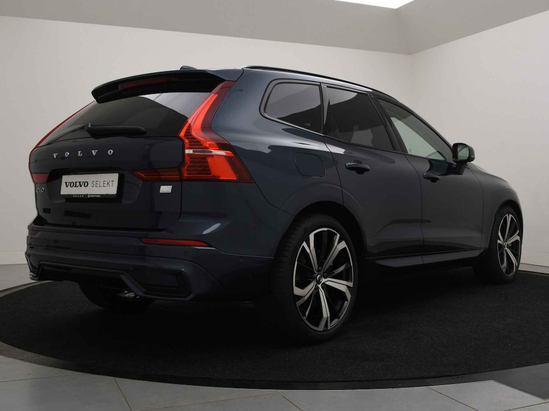 Volvo XC60 T8 PLUG-IN HYBRID ULTIMATE DARK 21INCH B&W AUDIO LUCHTVERING TRE - 3/26