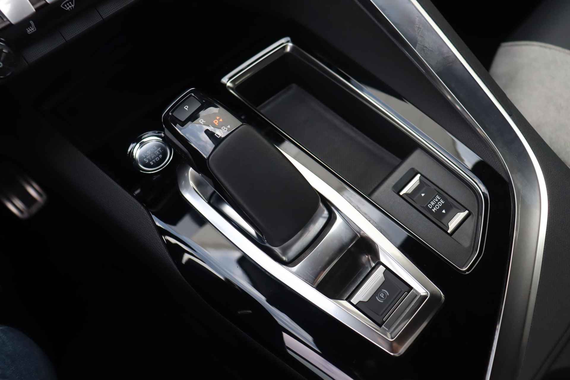 Peugeot 3008 1.6 HYbrid 225 GT *Camera * LED * Apple Carplay * - 31/54