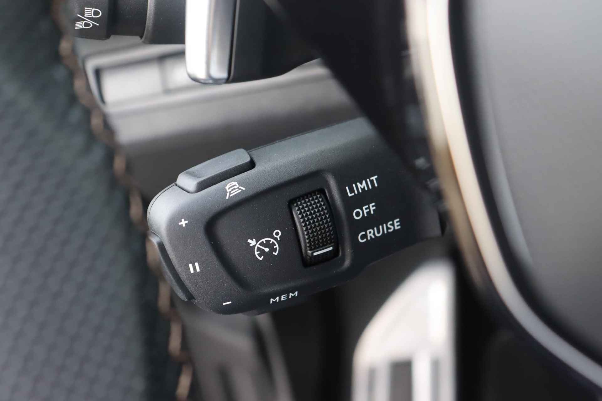 Peugeot 3008 1.6 HYbrid 225 GT *Camera * LED * Apple Carplay * - 35/54