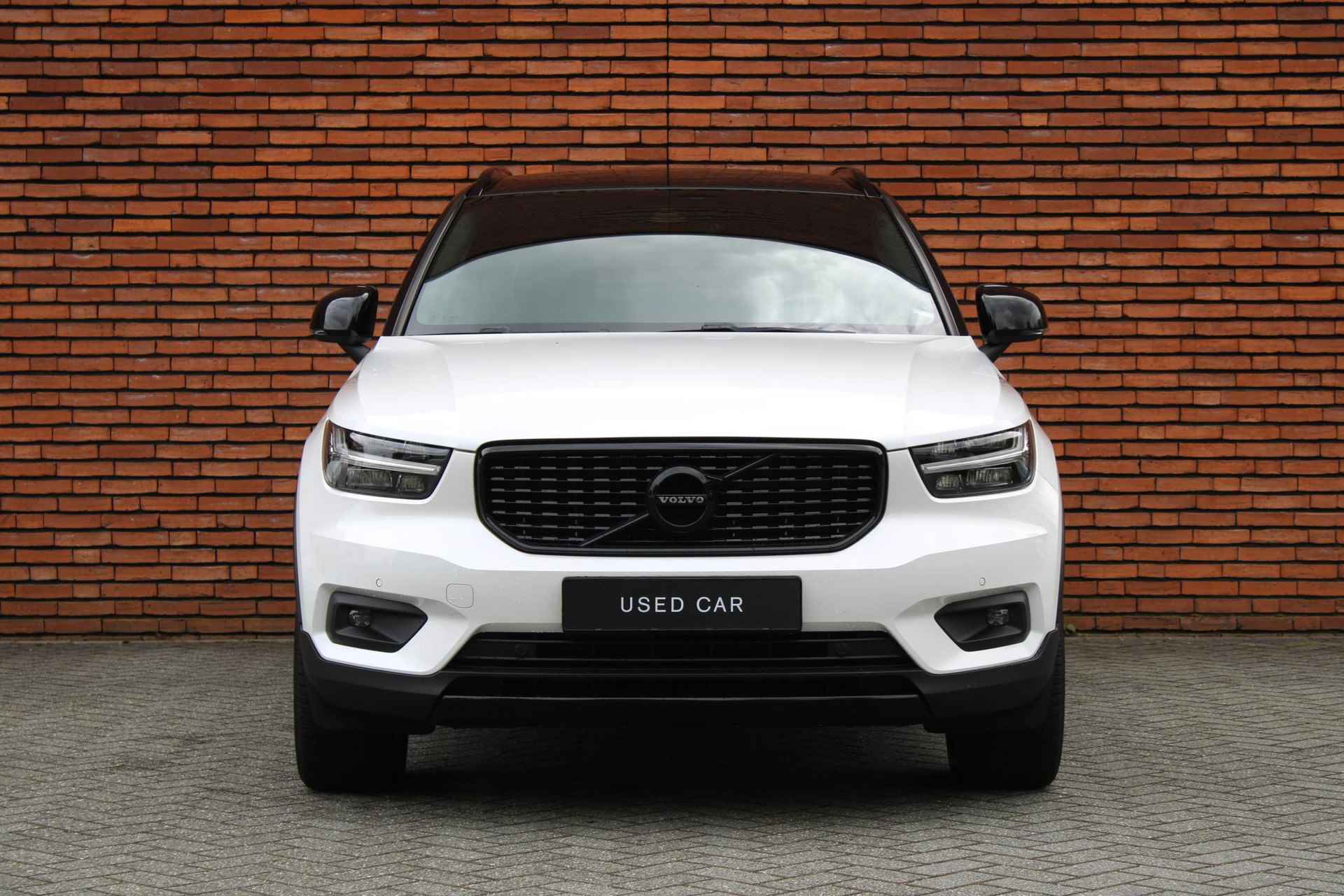 Volvo XC40 T3 156PK R-Design, Achteruitrijcamera, Parkeersensoren, Metallic Lak, Electronic Climate Control, Navigatiesysteem, Keyless Entry, Verwarmbare Voorstoelen, Verwarmbaar Stuurwiel, Rijstrooksensor Met Correctie - 11/22