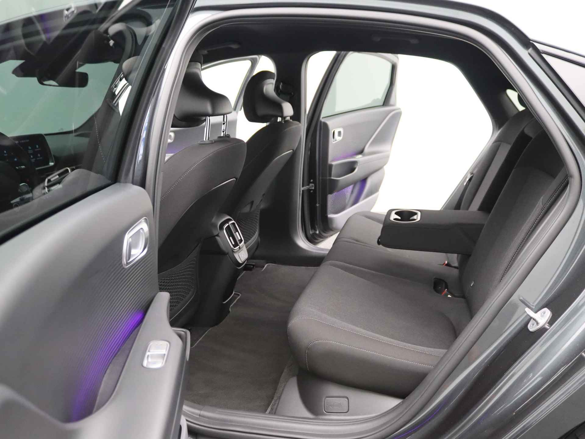 Hyundai IONIQ 6 Connect 77 kWh | 20 inch velgen | Navigatie | Stoelverwarming | DAB+ | Achteruitrij camera | Stuurverwarming | - 12/53