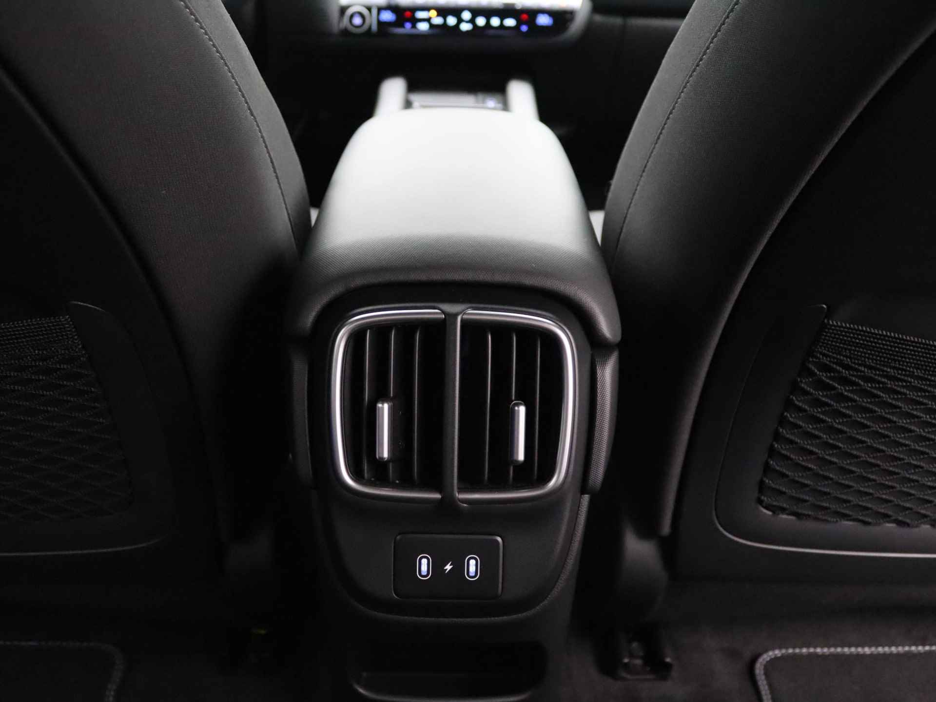 Hyundai IONIQ 6 Connect 77 kWh | 20 inch velgen | Navigatie | Stoelverwarming | DAB+ | Achteruitrij camera | Stuurverwarming | - 34/53