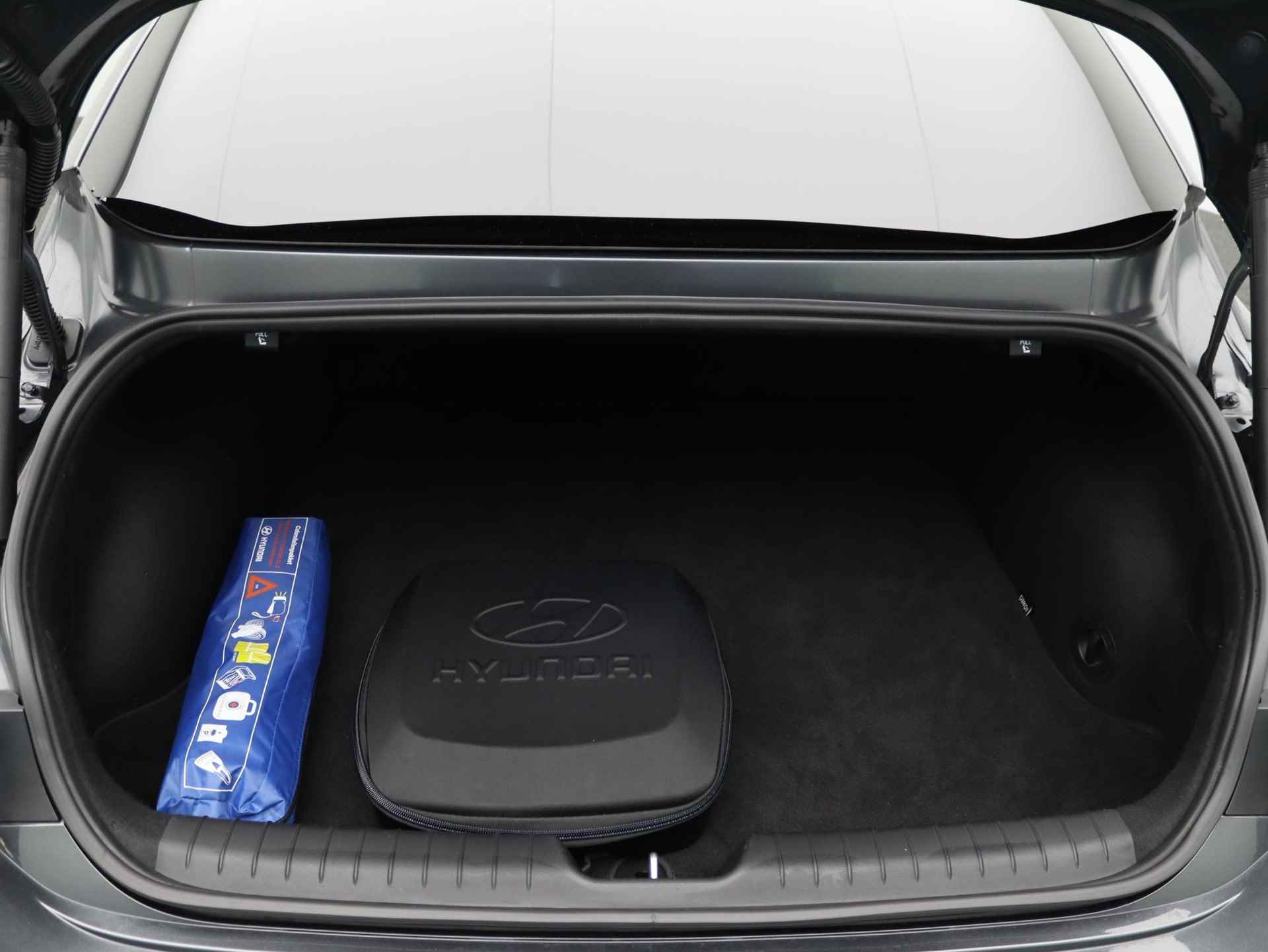 Hyundai IONIQ 6 Connect 77 kWh | 20 inch velgen | Navigatie | Stoelverwarming | DAB+ | Achteruitrij camera | Stuurverwarming | - 36/53