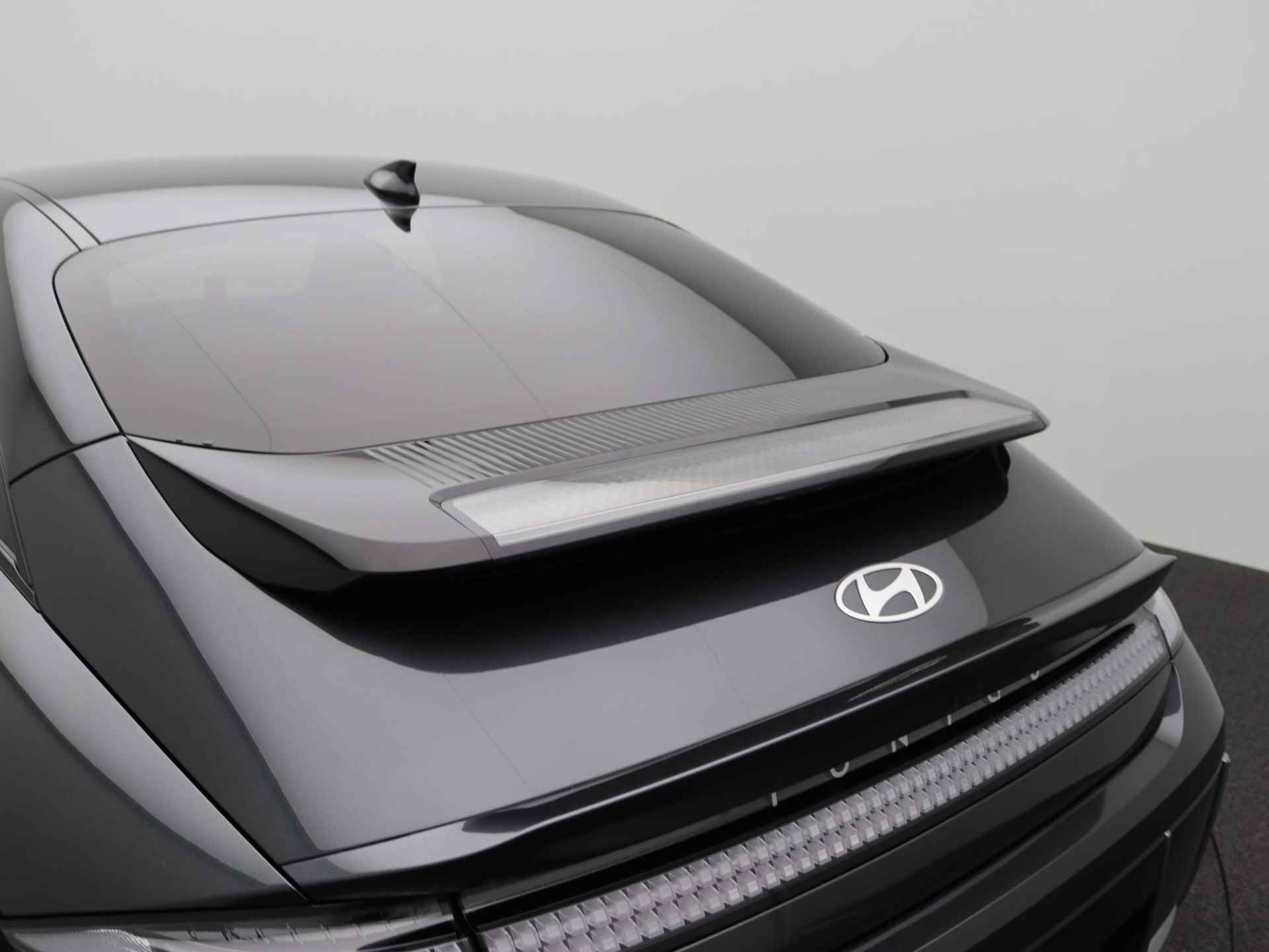 Hyundai IONIQ 6 Connect 77 kWh | 20 inch velgen | Navigatie | Stoelverwarming | DAB+ | Achteruitrij camera | Stuurverwarming | - 40/53