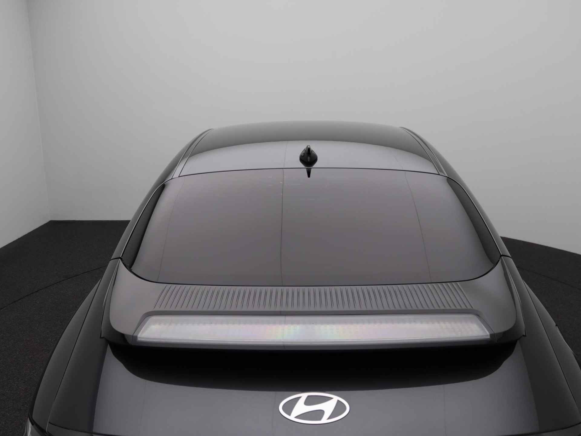 Hyundai IONIQ 6 Connect 77 kWh | 20 inch velgen | Navigatie | Stoelverwarming | DAB+ | Achteruitrij camera | Stuurverwarming | - 45/53