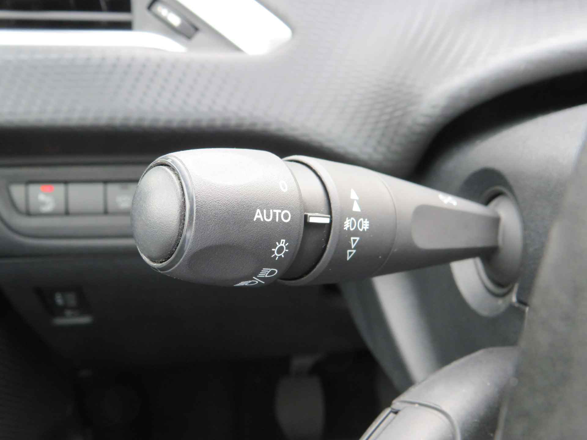 Peugeot 2008 1.2 PureTech Allure| 110-PK| | CLIMA-AIRCO | NAVIGATIE | TREKHAAK 13-POLIG | INCL. BOVAG GARANTIE | PARKEERSENSOREN | - 25/38