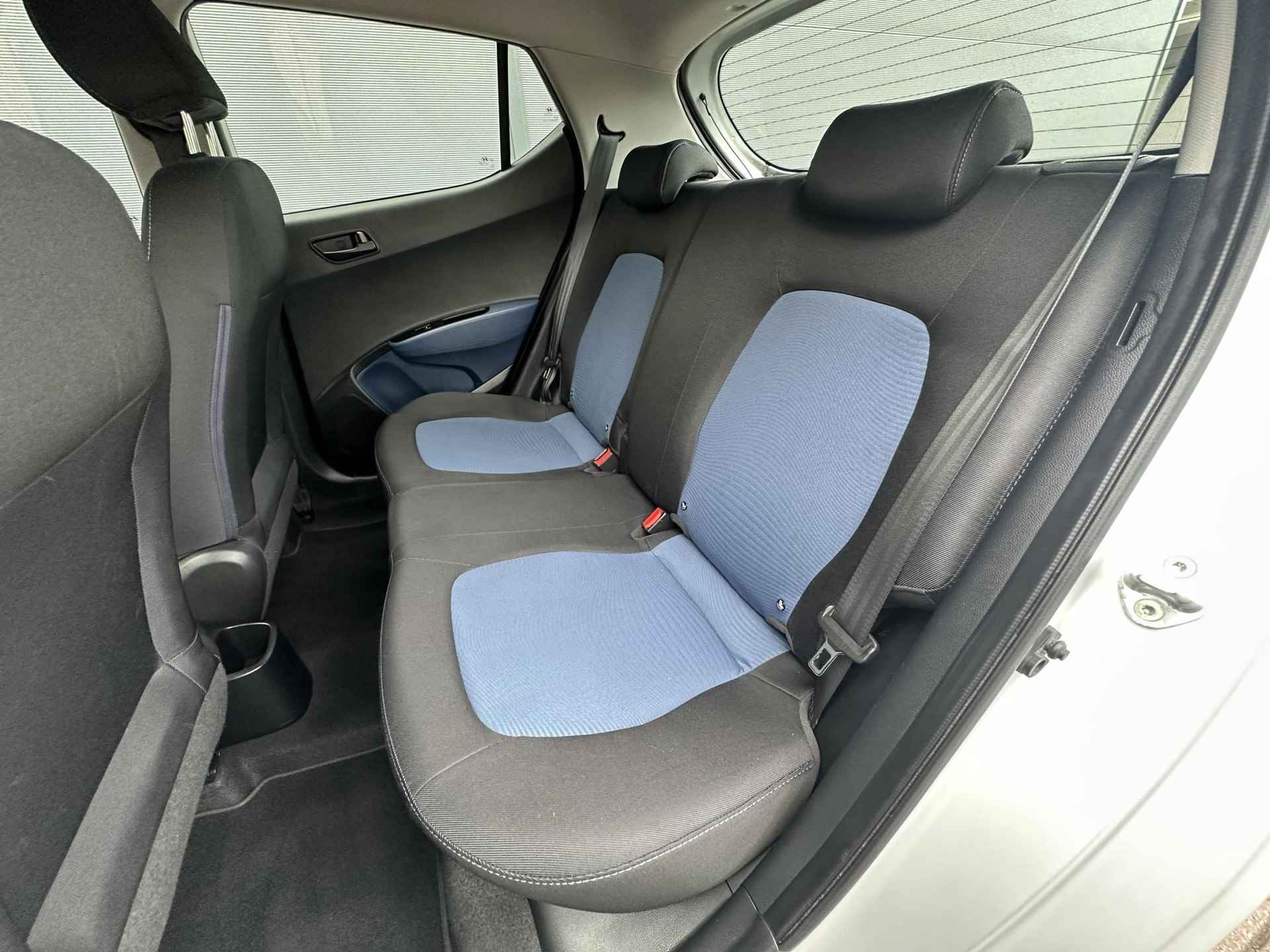 Hyundai i10 1.0i i-Motion Comfort Clima / Cruise control / Radio / Elektrische ramen voor+achter / Dealer onderhouden / USB  / - 6/29