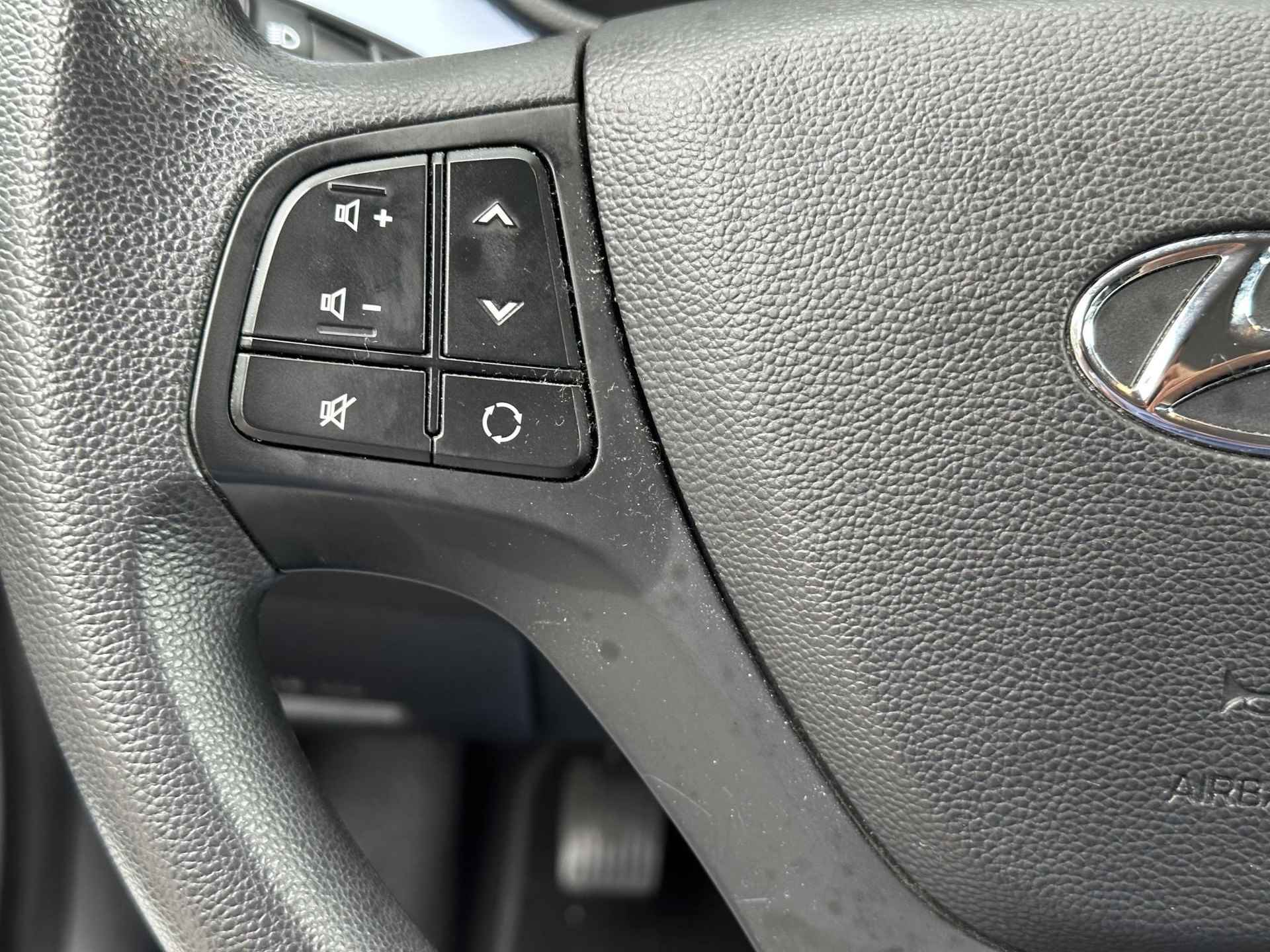 Hyundai i10 1.0i i-Motion Comfort Clima / Cruise control / Radio / Elektrische ramen voor+achter / Dealer onderhouden / USB  / - 9/29