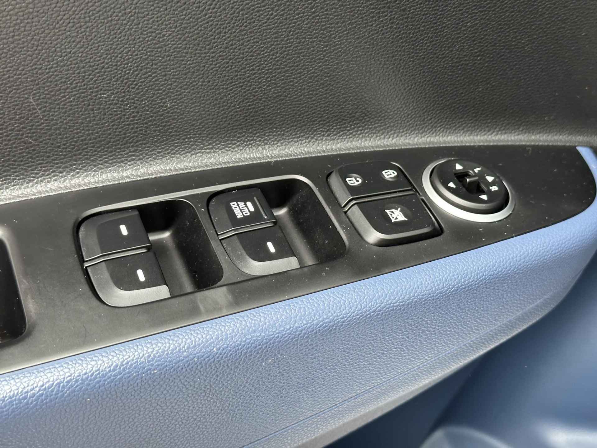 Hyundai i10 1.0i i-Motion Comfort Clima / Cruise control / Radio / Elektrische ramen voor+achter / Dealer onderhouden / USB  / - 18/29