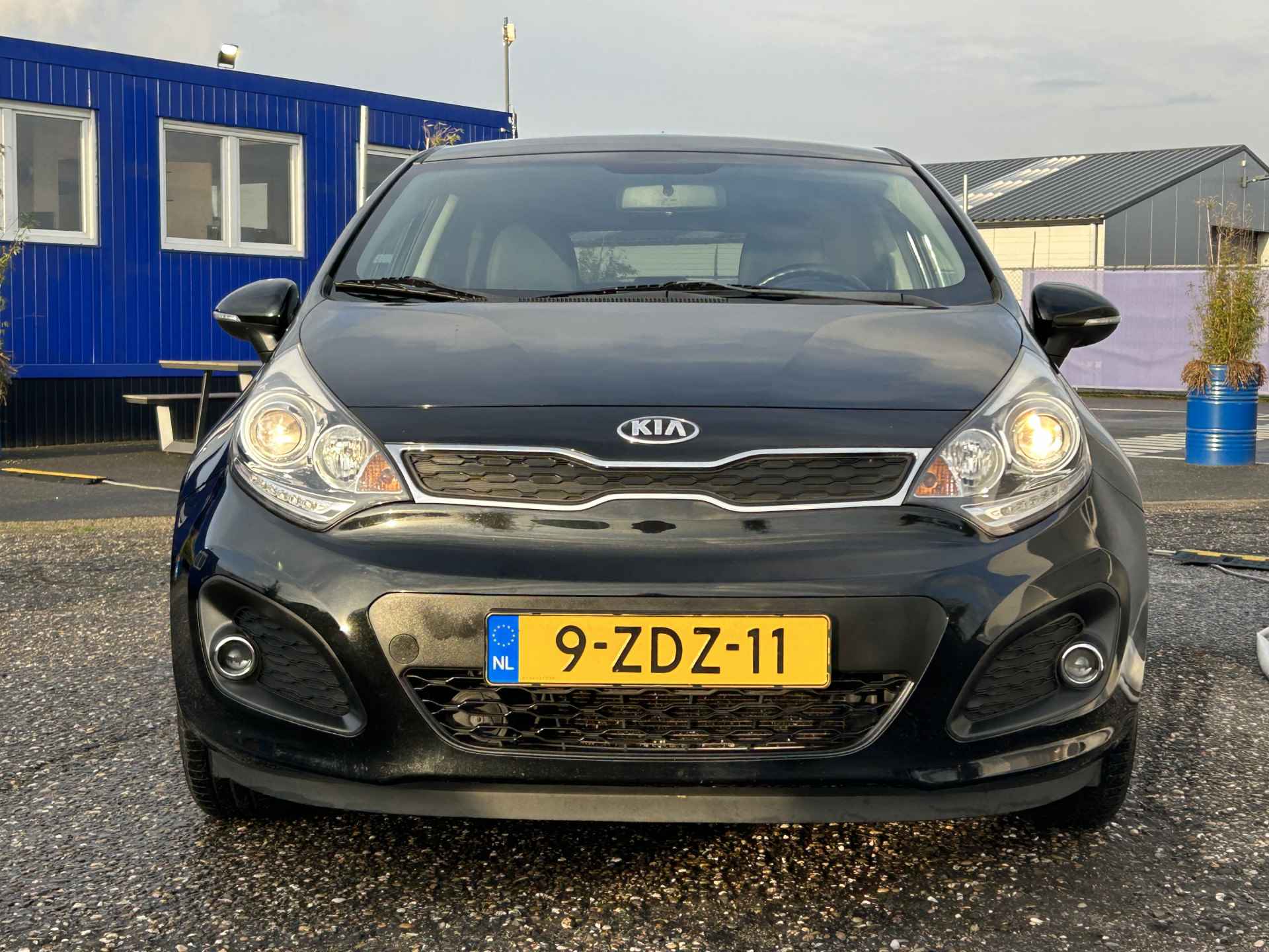 Kia Rio 1.2 CVVT World Cup Edition | Lederen bekleding | Cruise Control | Airco | Bluetooth | Parkeersensoren achter | - 12/33