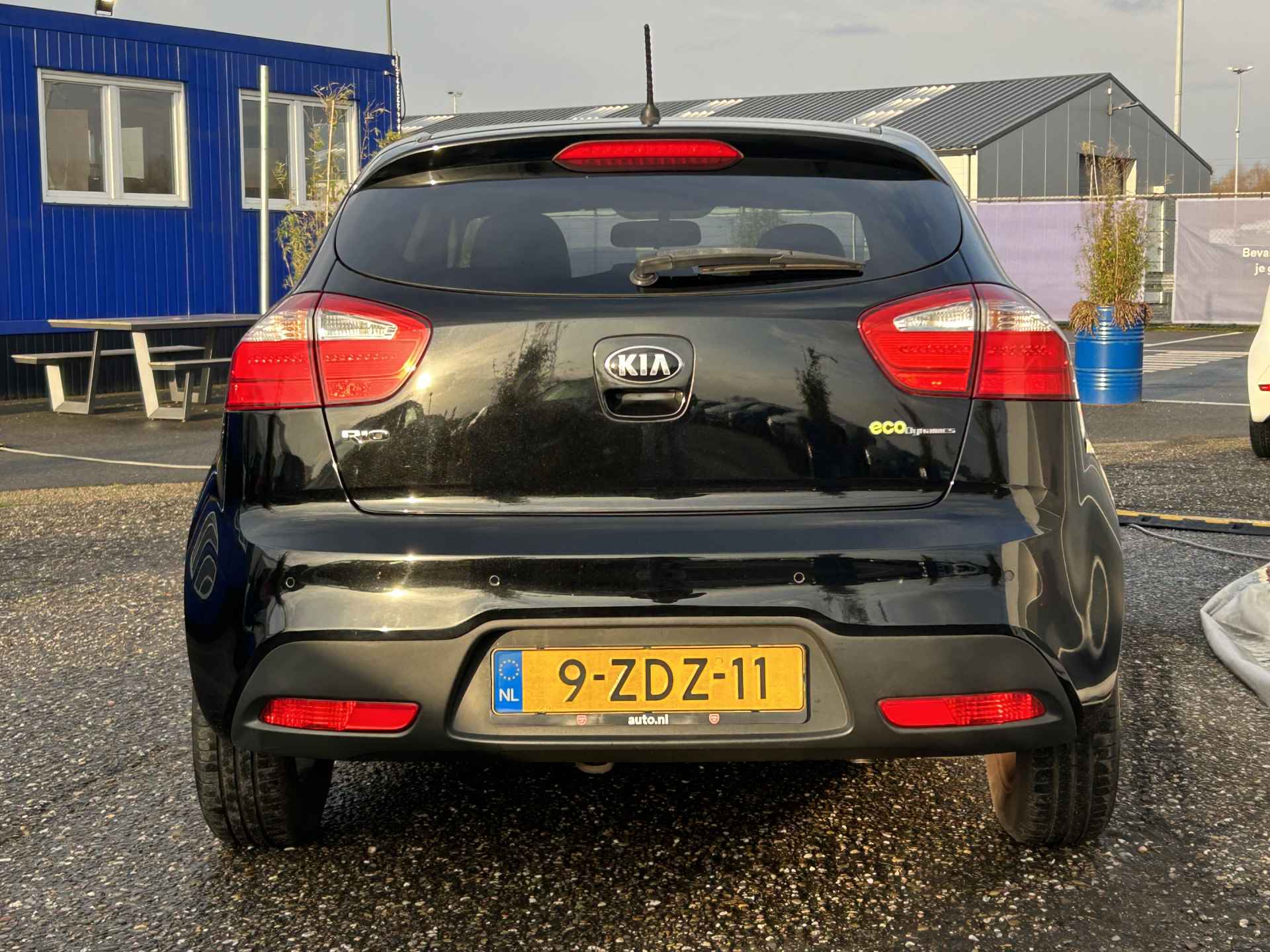 Kia Rio 1.2 CVVT World Cup Edition | Lederen bekleding | Cruise Control | Airco | Bluetooth | Parkeersensoren achter | - 13/33