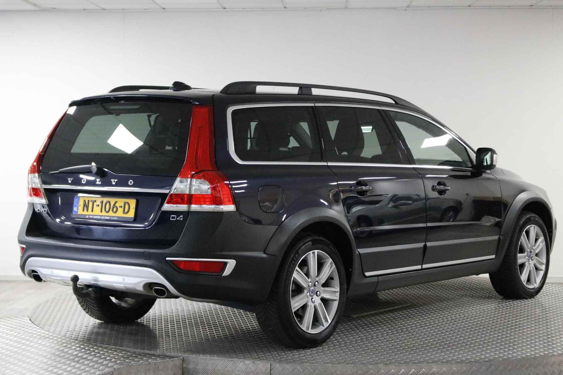 Volvo XC70 2.0 D4 FWD Polar+ 180 PK AUTOMAAT! Clima | Cruise | Trekhaak | NW Distributie | Leder | Nette auto! - 3/35