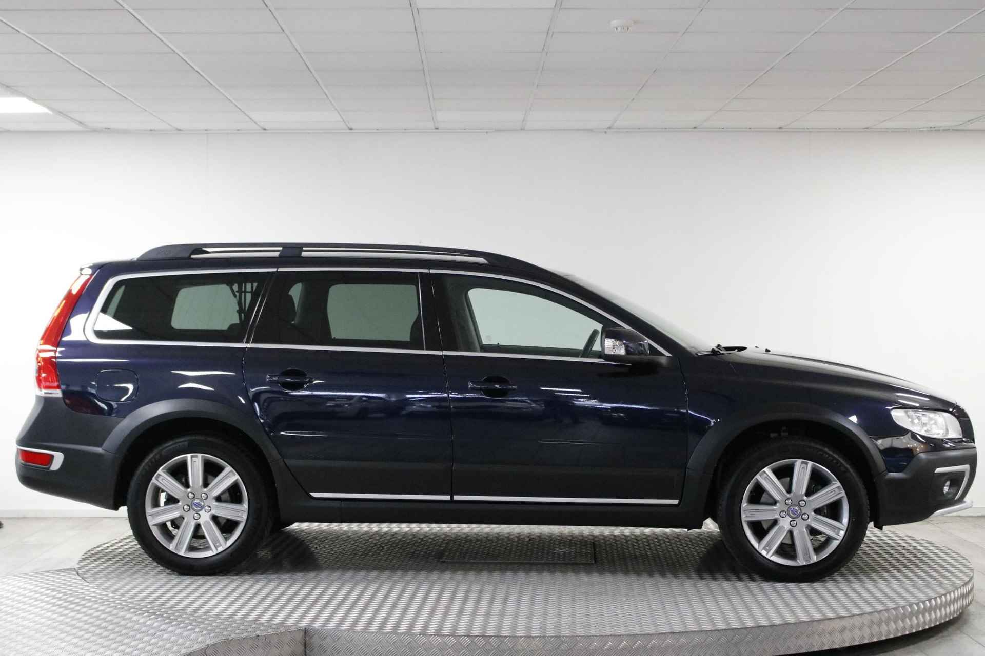 Volvo XC70 2.0 D4 FWD Polar+ 180 PK AUTOMAAT! Clima | Cruise | Trekhaak | NW Distributie | Leder | Nette auto! - 8/35