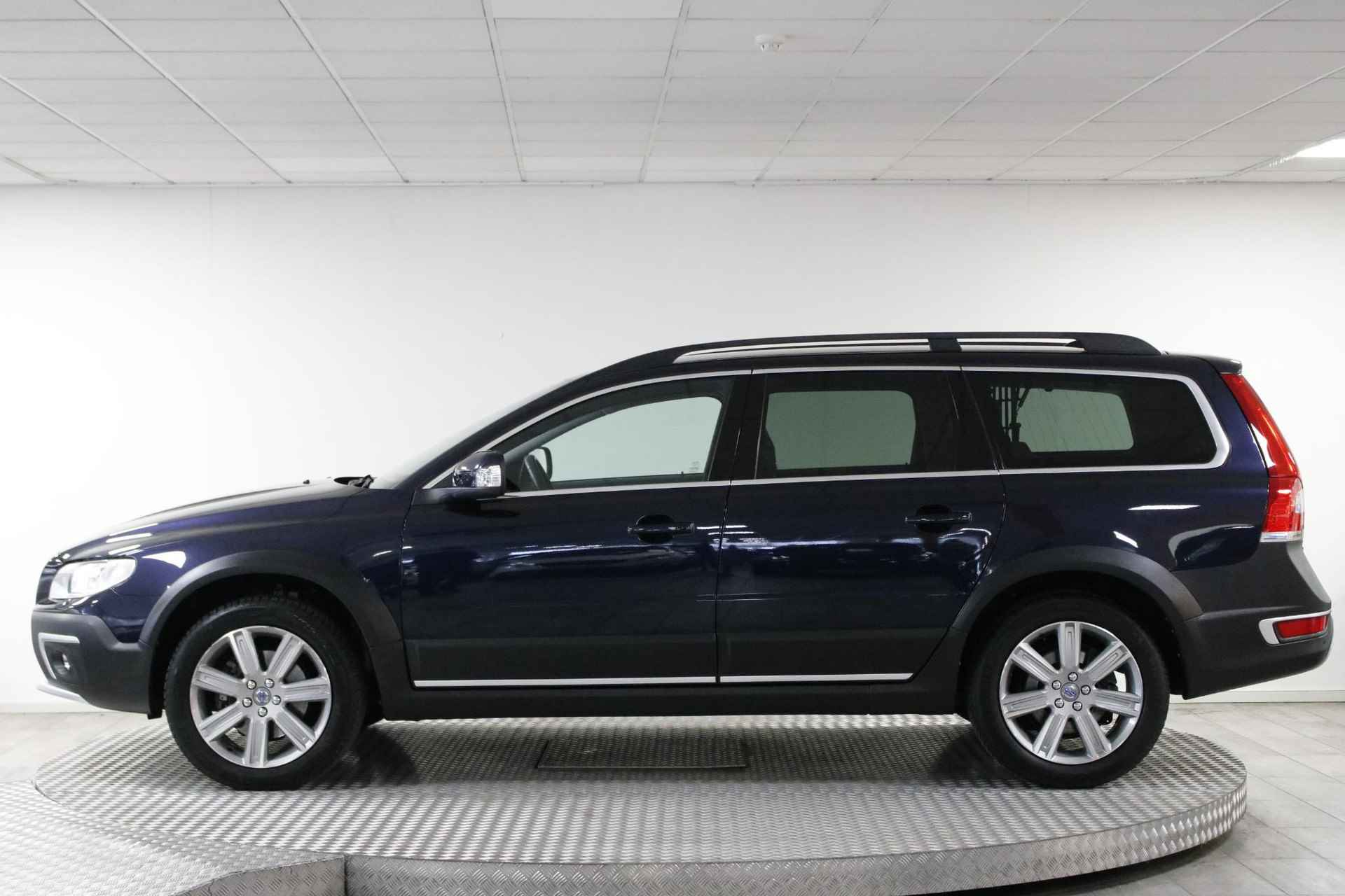 Volvo XC70 2.0 D4 FWD Polar+ 180 PK AUTOMAAT! Clima | Cruise | Trekhaak | NW Distributie | Leder | Nette auto! - 9/35