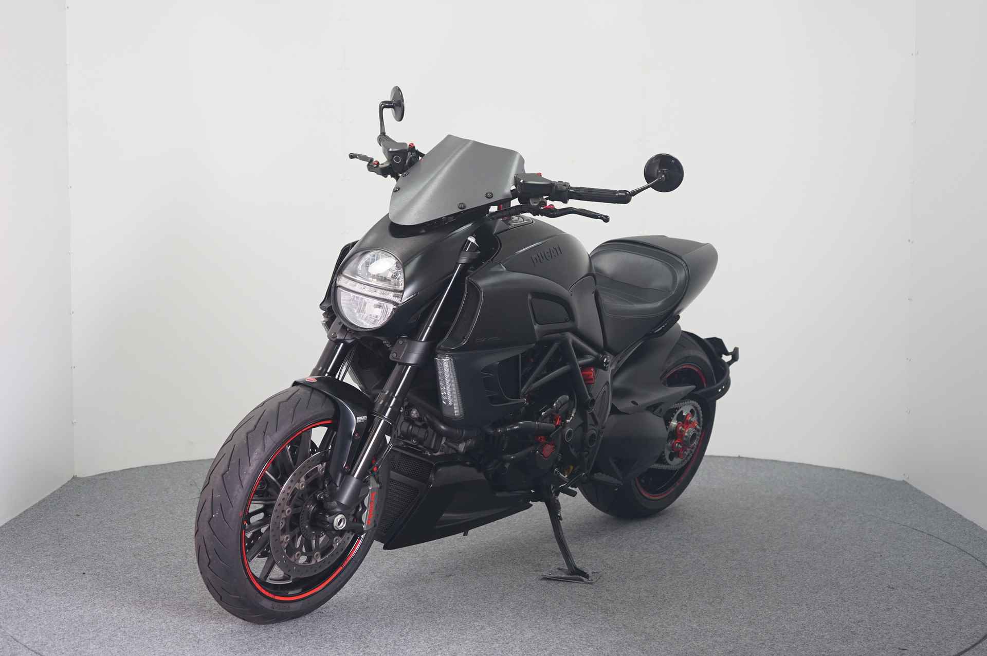 Ducati DIAVEL AMG CHROMO - 4/18