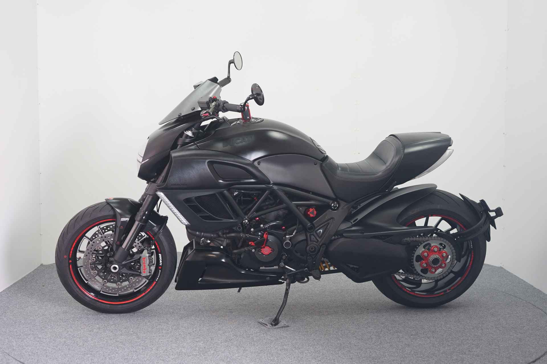 Ducati DIAVEL AMG CHROMO - 5/18