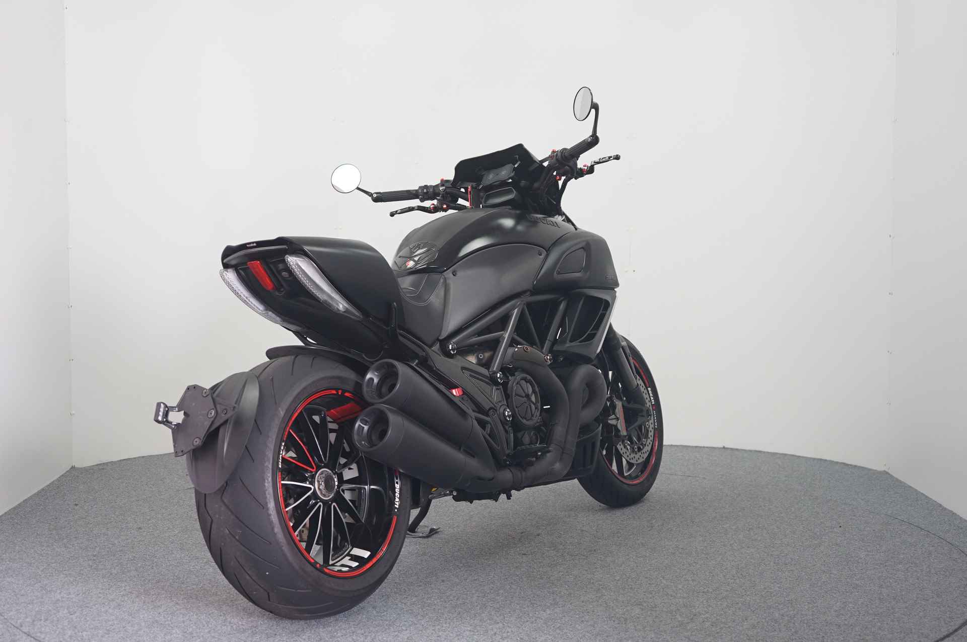 Ducati DIAVEL AMG CHROMO - 8/18