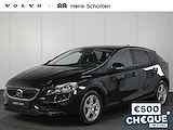 Volvo V40 T2 123PK Momentum, High Performance Audio, Cruise Control, Navigatiesysteem, LED Dagrijverlichting, Lederen/Stof Bekleding, Regensensor, Elektrische Ramen Voor En Achter, Buitenspiegels Verwarmbaar En Verstelbaar