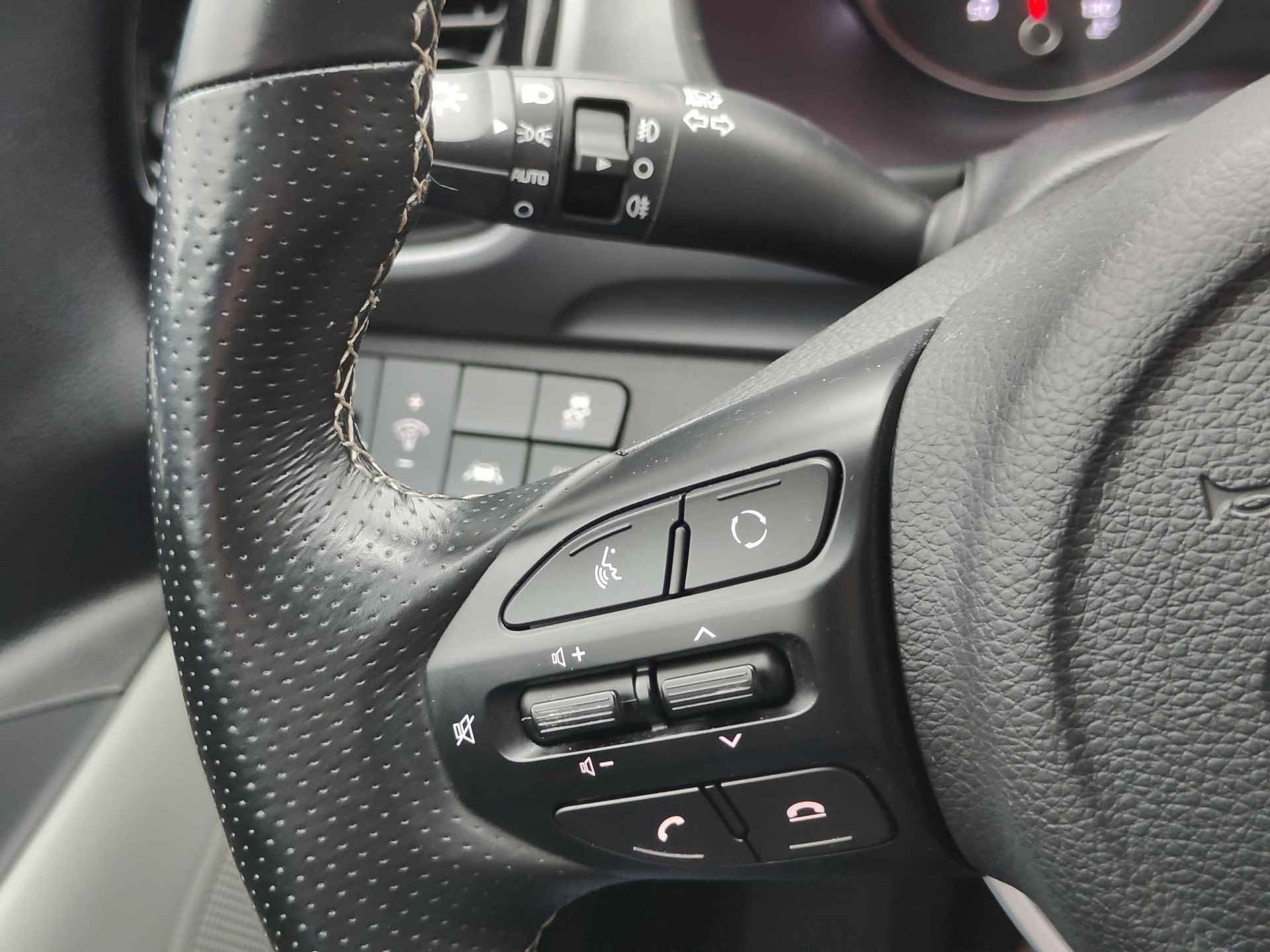 Kia Stonic 1.0 T-GDi ExecutiveLine Edition | Automaat | Carplay | Stoel/stuur verwarming | 17''LM | Clima | Cruise | Privacy Glass | - 12/22
