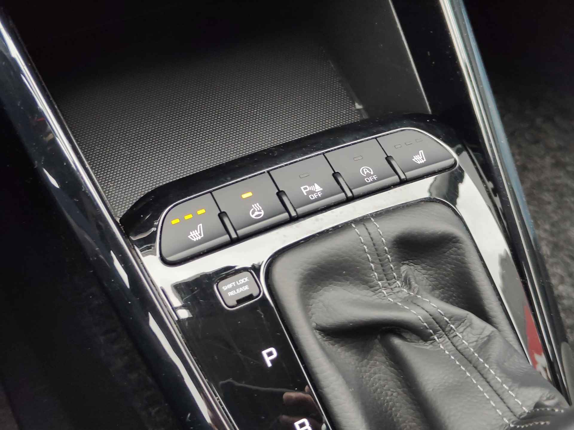 Kia Stonic 1.0 T-GDi ExecutiveLine Edition | Automaat | Carplay | Stoel/stuur verwarming | 17''LM | Clima | Cruise | Privacy Glass | - 17/22