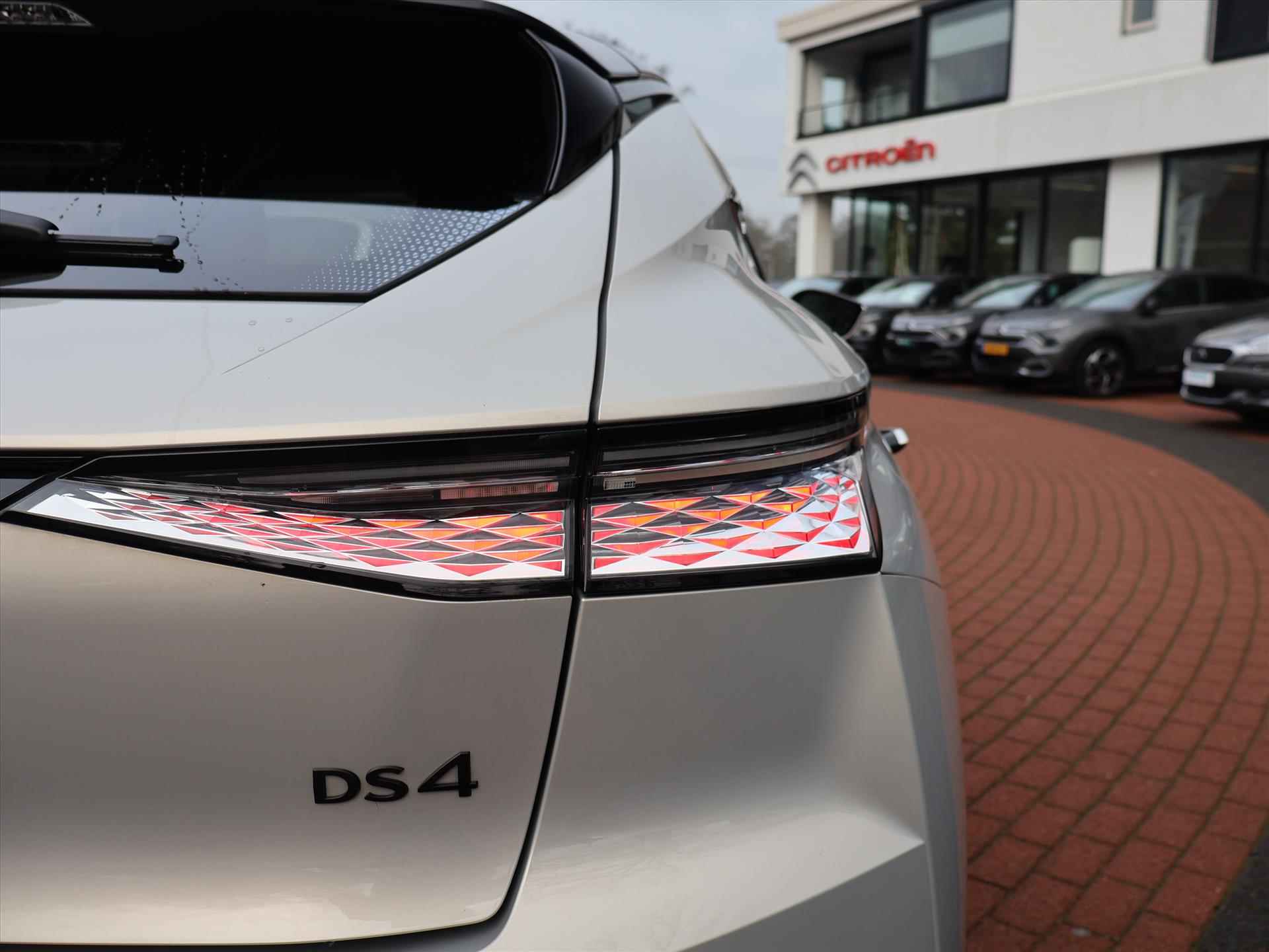 DS Ds 4 E-Tense Plug-in hybride 225PK e-EAT8 Automaat Performance Line +, Rijklaarprijs | Trekhaak afn. | Navigatie| Two Tone - 9/68