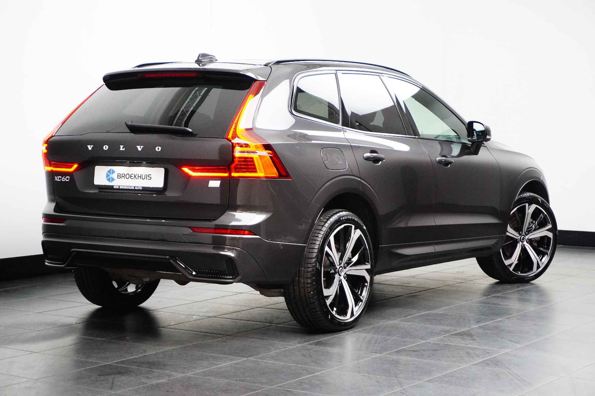 Volvo XC60 T6 AWD Ultimate Dark | Luchtvering | Bowers&Wilkins | HUD | 360 Camera | - 4/25