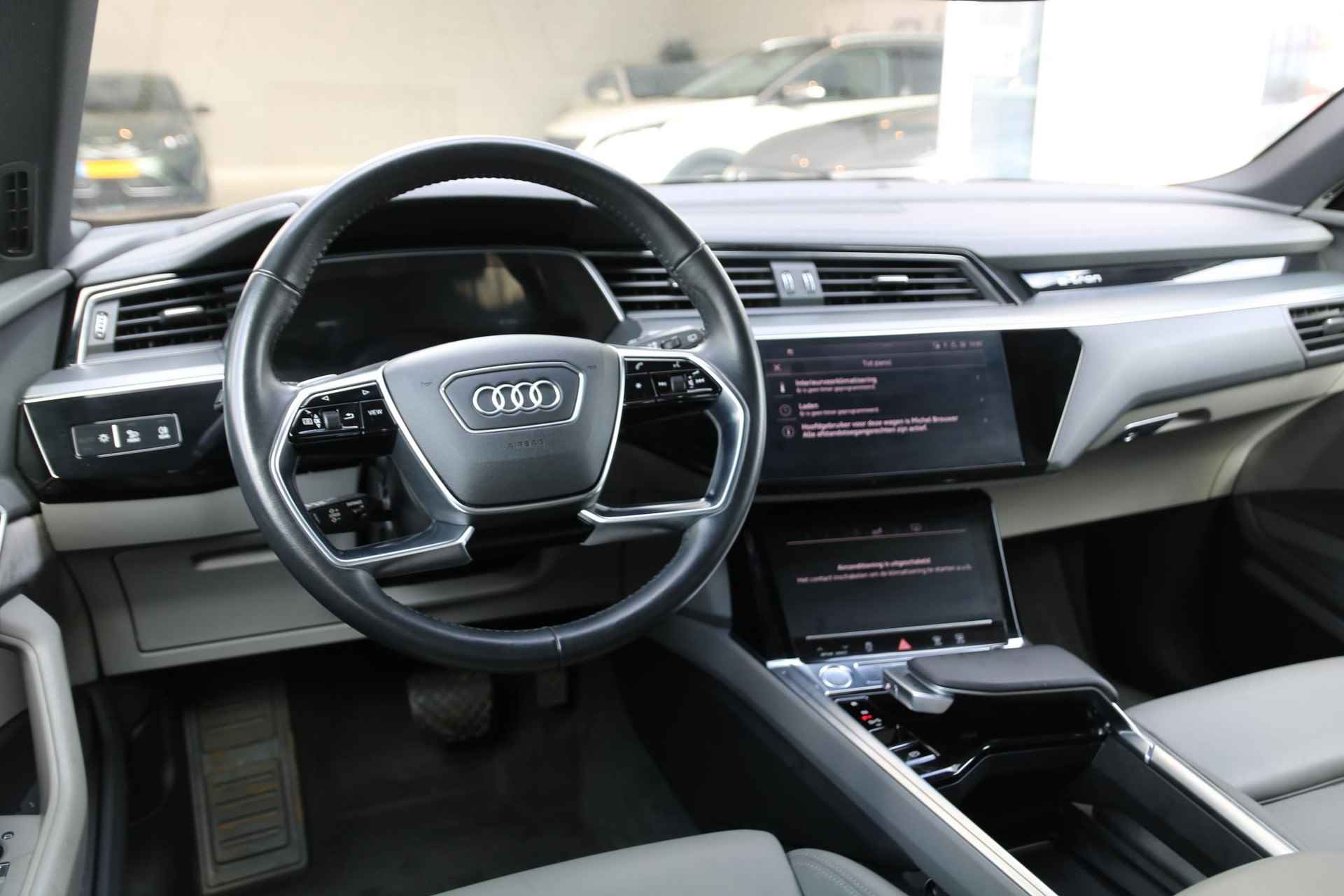 Audi e-tron e-tron 55 quattro advanced Pro Line Plus 95 kWh | Airco | Navi | Camera | Panoramadak | BTW AUTO | Privacy Glass | LM Velgen | | €500,- LAAD TEGOED | - 19/29