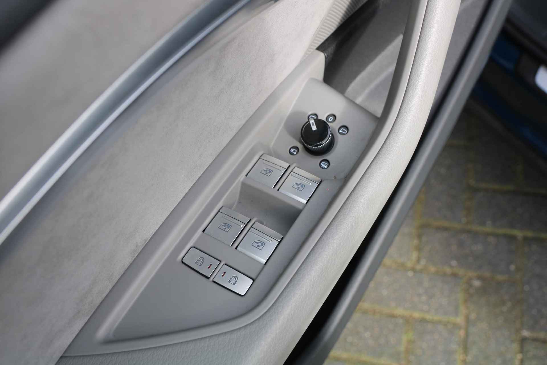 Audi e-tron e-tron 55 quattro advanced Pro Line Plus 95 kWh | Airco | Navi | Camera | Panoramadak | BTW AUTO | Privacy Glass | LM Velgen | | €500,- LAAD TEGOED | - 27/29