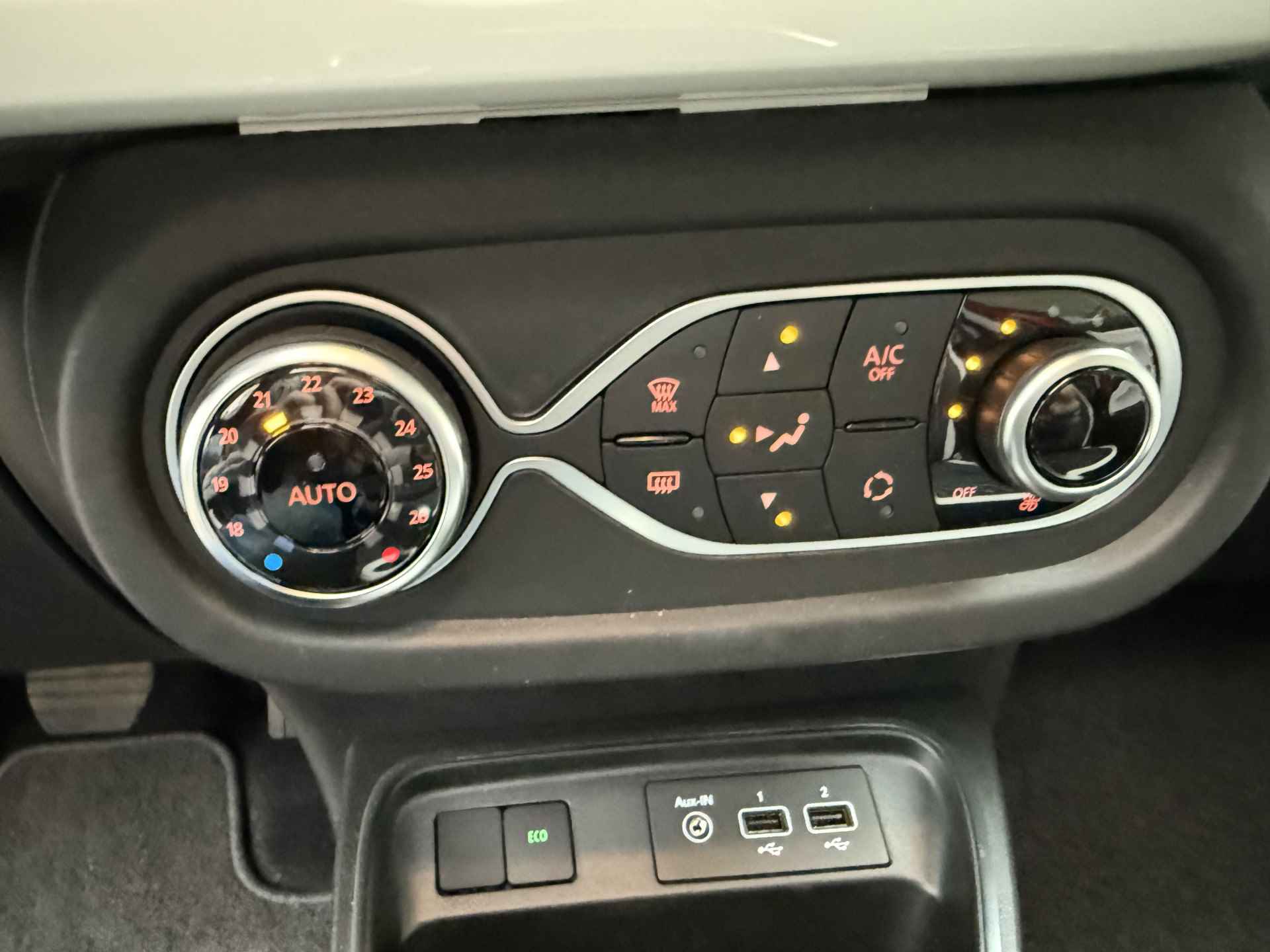 Renault Twingo Z.E. R80 E-Tech Techno 22 kWh CAMERA NAVIGATIE GROOT OPENDAK ELEKTRISCH PARKEERSENSOREN LICHTM.VELGEN - 29/38