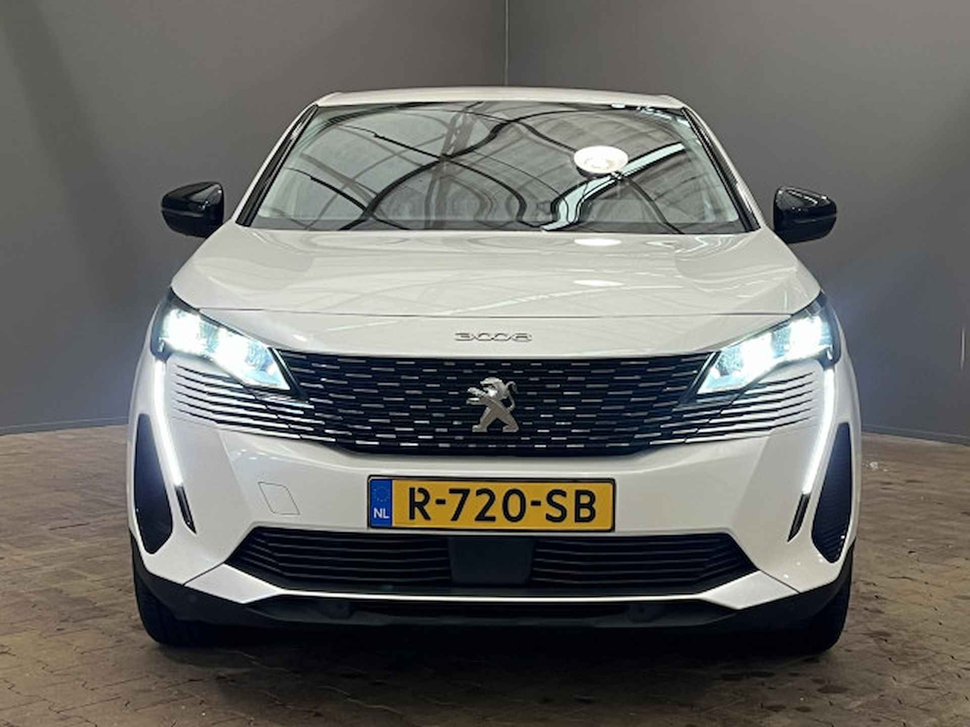 Peugeot 3008 1.2 PureTech Allure - 8/38