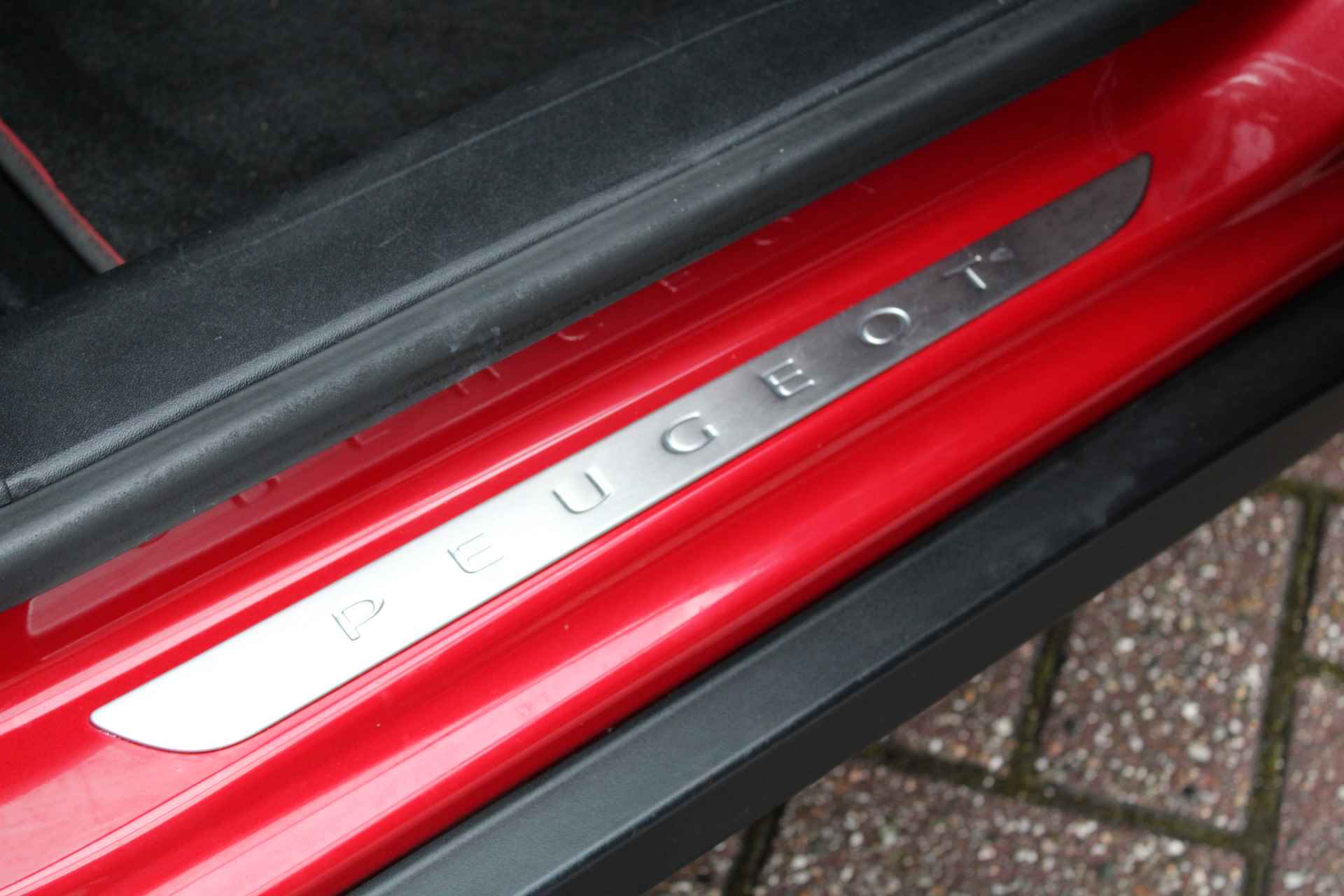 Peugeot 2008 SUV 1.2 PureTech 110pk GT-Line | Navigatie | 17 Inch lichtmetaal | Grip control | Trekhaak | - 7/33