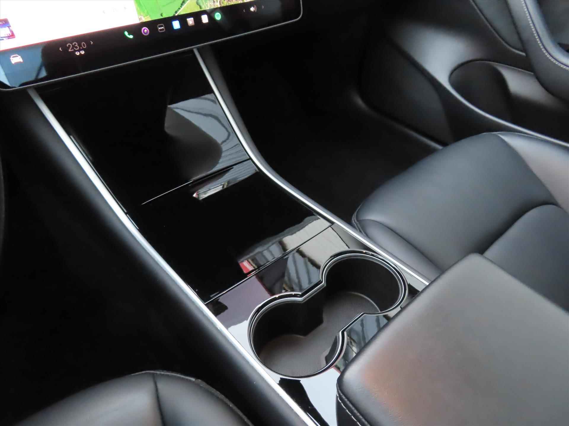 Tesla Model 3 Standard Plus RWD/ Zeer nette auto/ Origineel NL/ Dealer onderhouden/ Autopilot/ Elektrisch verstelbare voorstoelen/ Stoelverwarming/ NAP - 24/36