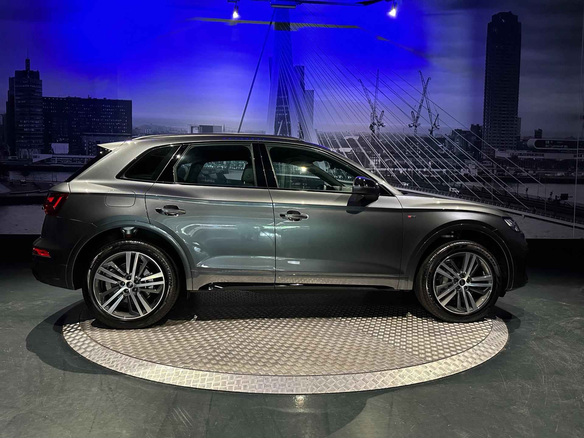 Audi Q5 50 TFSI e S edition Competition *Keyless*Camera*DaytonaGrey*NIEUW* € 10.000,- korting! - 3/37