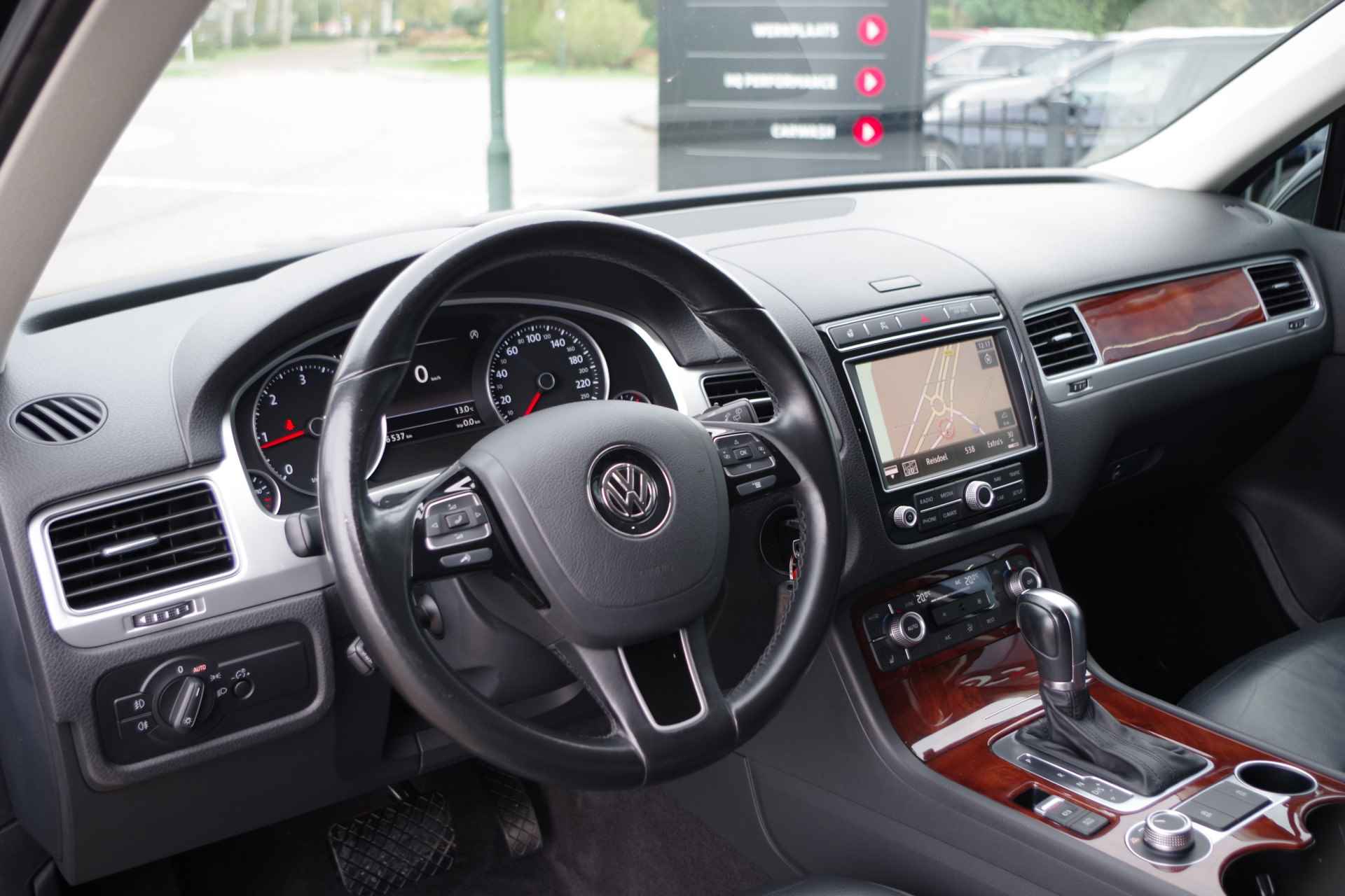 Volkswagen Touareg 3.0 TDI 262 PK Tiptronic-Automaat Highline, Leder, Cruise Control, Stoel- & Stuurverwarming, Camera - 2/33