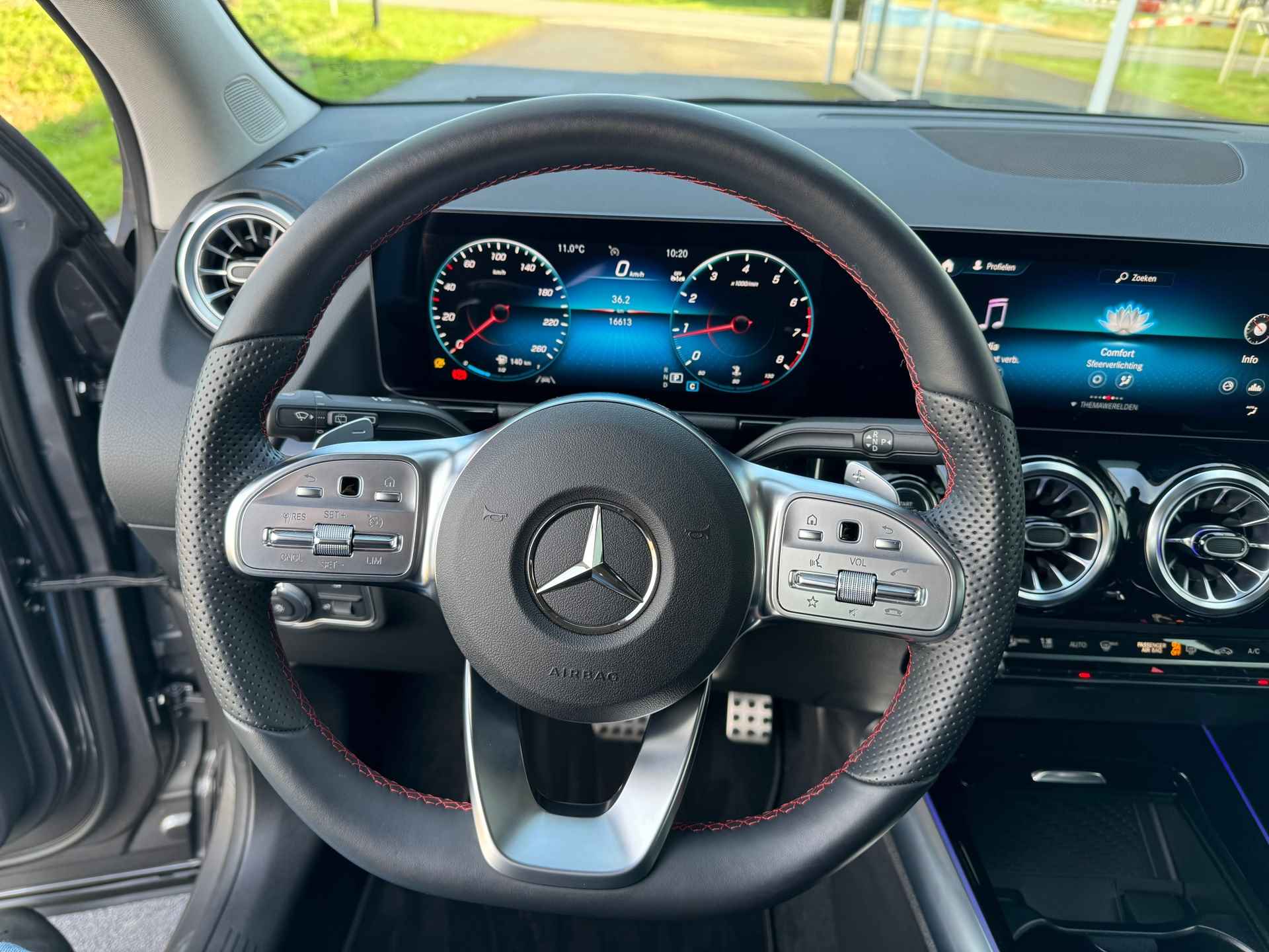 Mercedes-Benz GLA-klasse 180 AMG Line automaat ,standkachel ,sfeerverlichting , achteruitrijcamera - 11/32