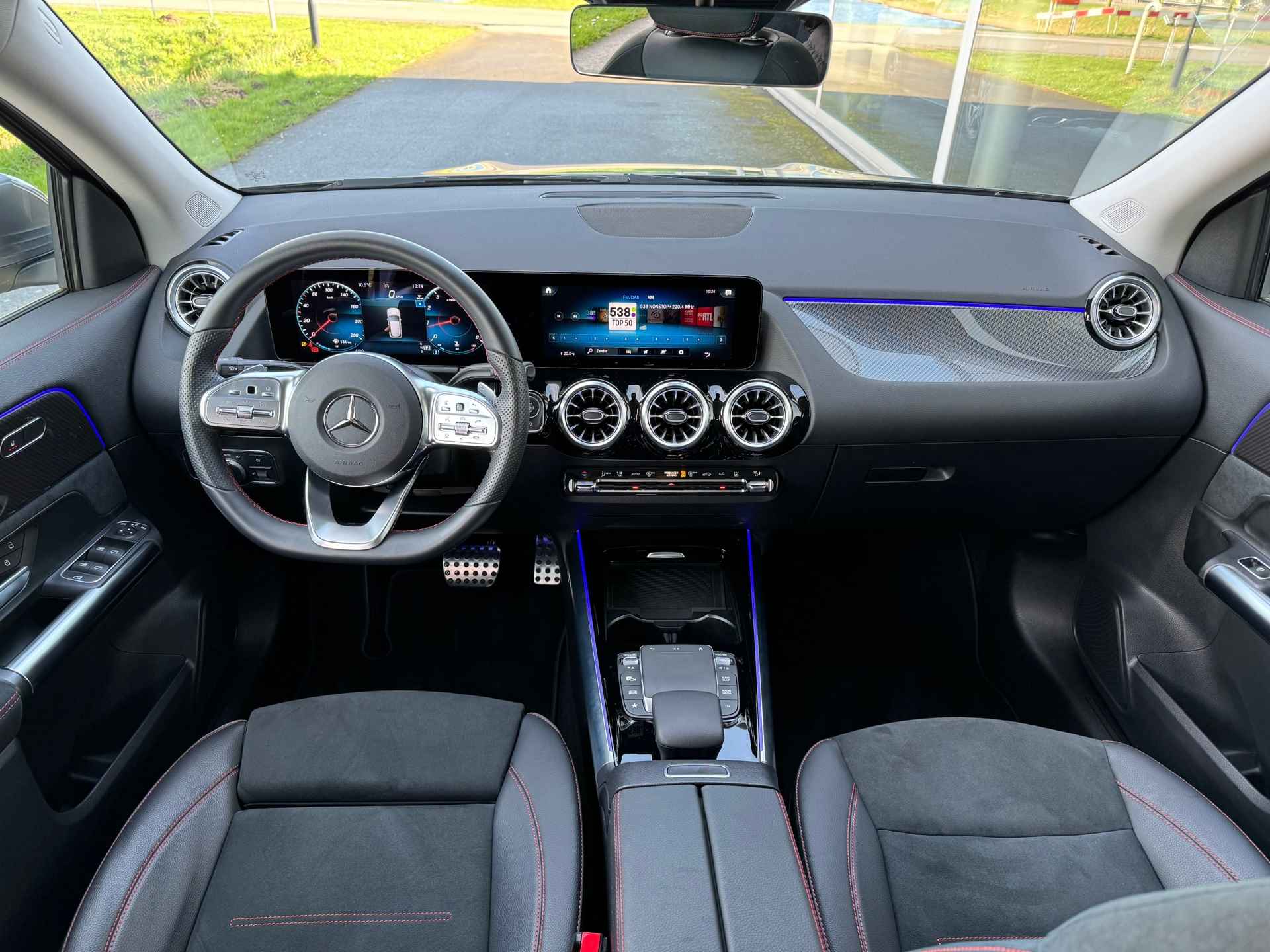 Mercedes-Benz GLA-klasse 180 AMG Line automaat ,standkachel ,sfeerverlichting , achteruitrijcamera - 30/32