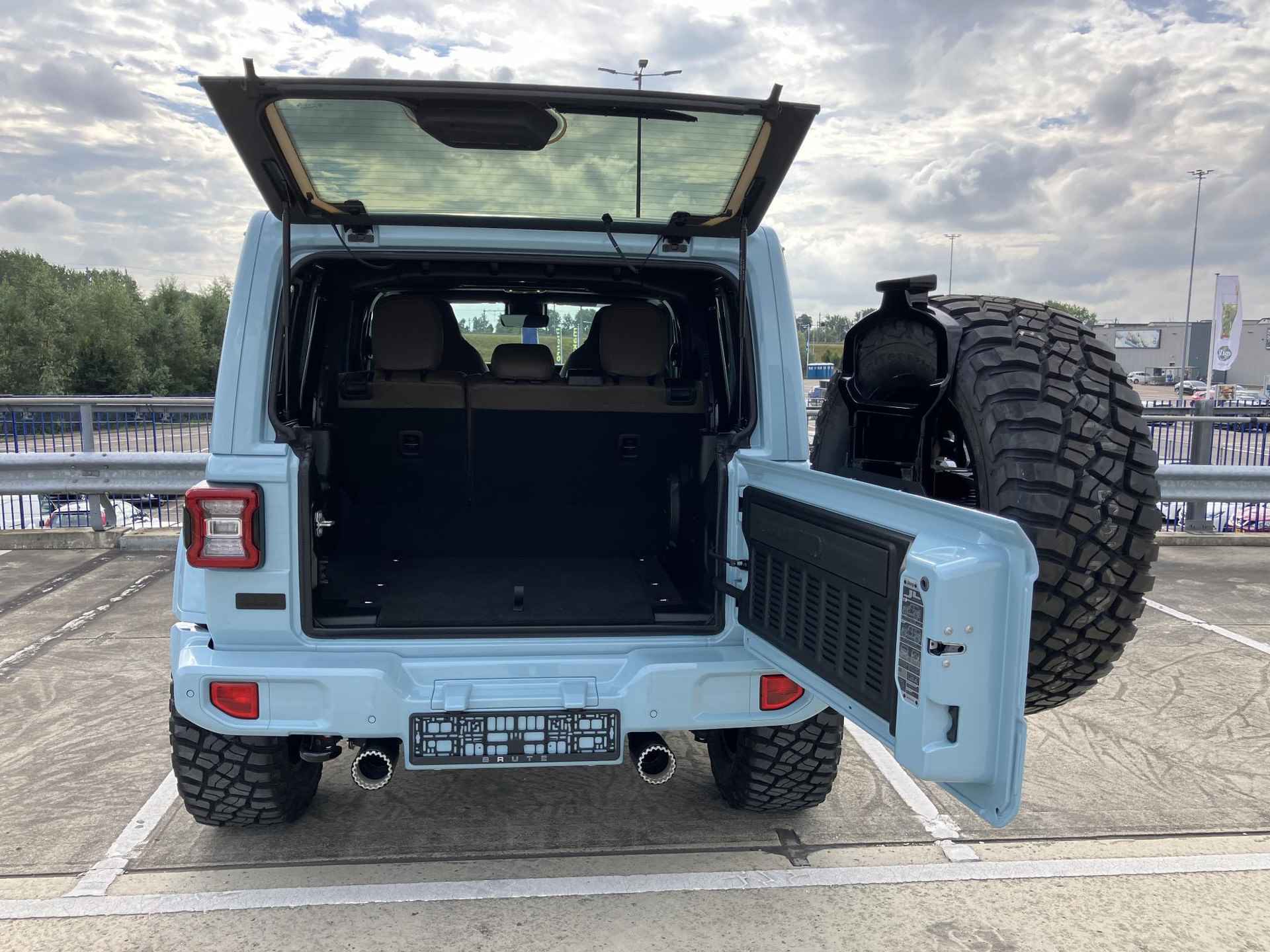 Jeep Wrangler Unlimited BRUTE Custom Skyview 4Xe 380 PK BRUTE CUSTOM - SKYVIEW - Open Dak - 24/54