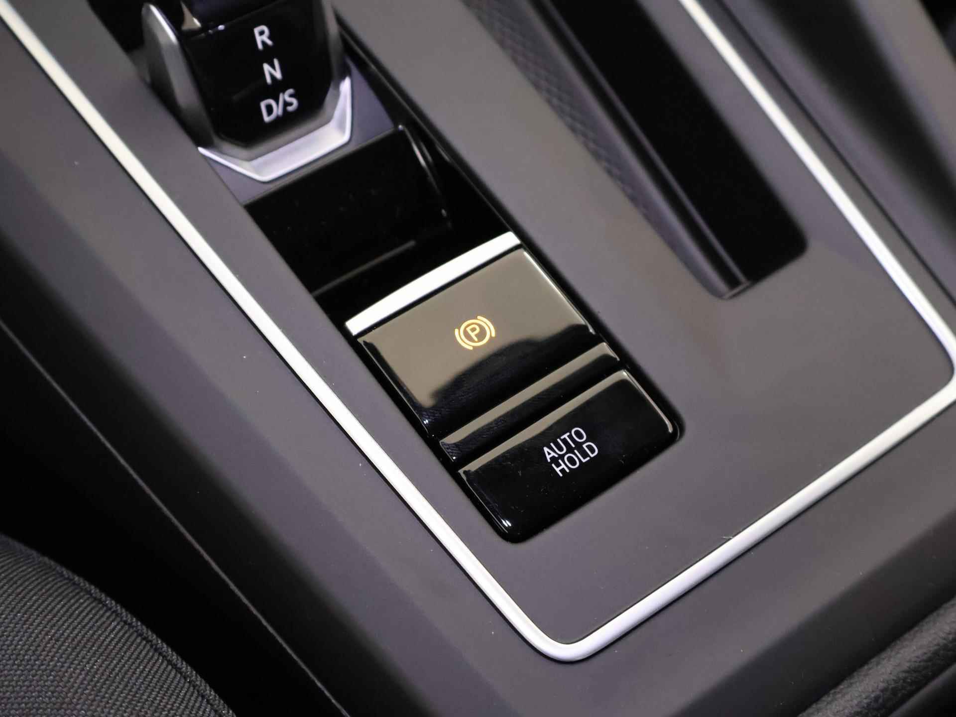 Volkswagen Golf 1.0 eTSI Life | Adaptieve Cruise Control | Sfeerverlichting | LED Koplampen | Digitaal Dashboard | Apple carplay | Lichtmetalen velgen - 28/40