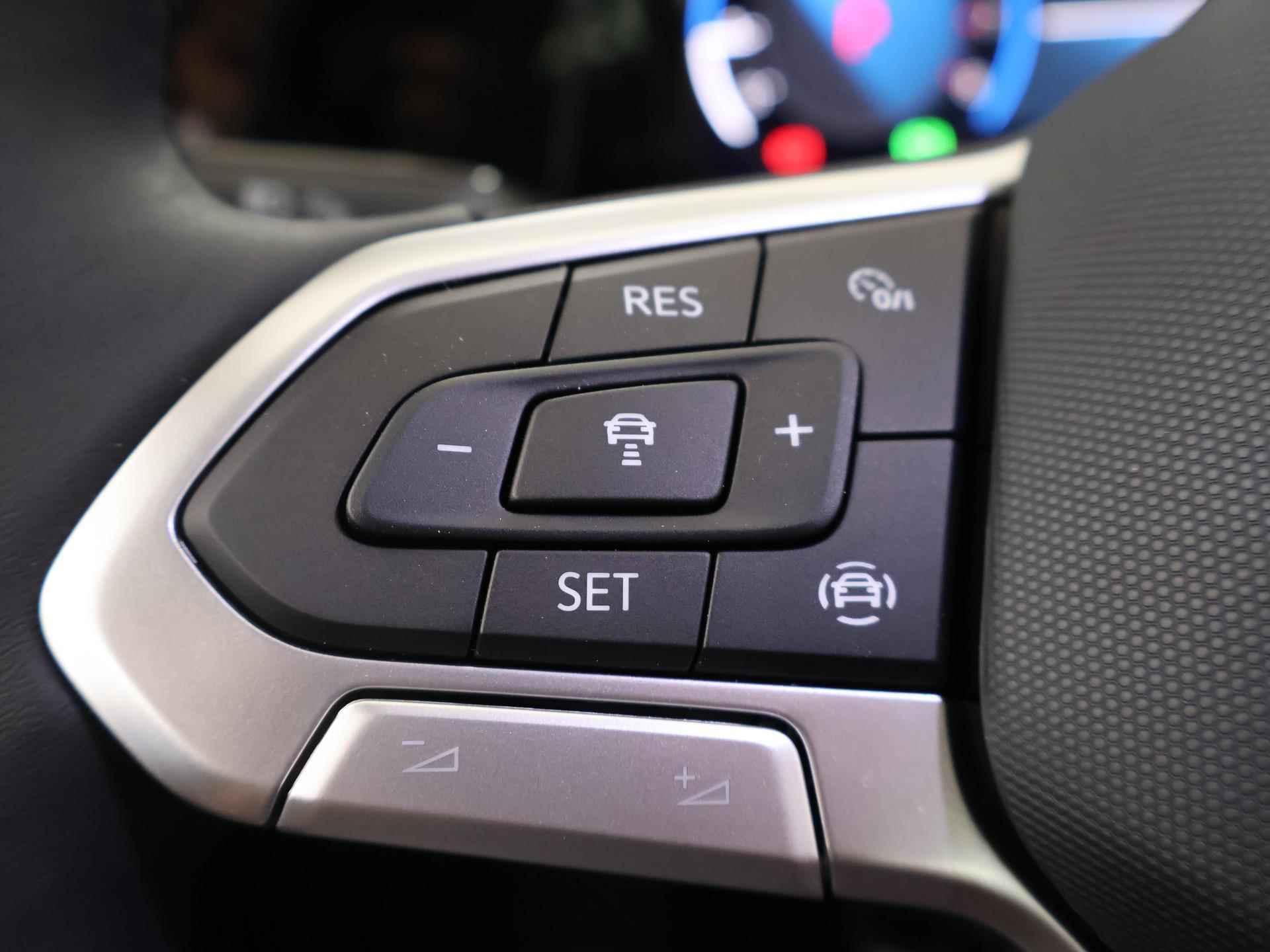 Volkswagen Golf 1.0 eTSI Life | Adaptieve Cruise Control | Sfeerverlichting | LED Koplampen | Digitaal Dashboard | Apple carplay | Lichtmetalen velgen - 33/40