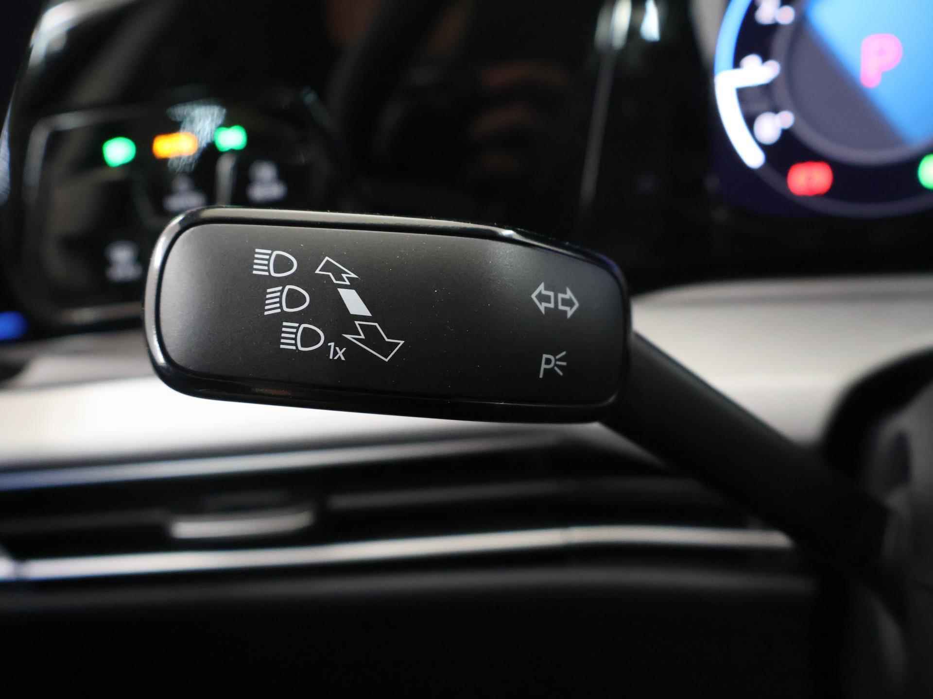 Volkswagen Golf 1.0 eTSI Life | Adaptieve Cruise Control | Sfeerverlichting | LED Koplampen | Digitaal Dashboard | Apple carplay | Lichtmetalen velgen - 34/40