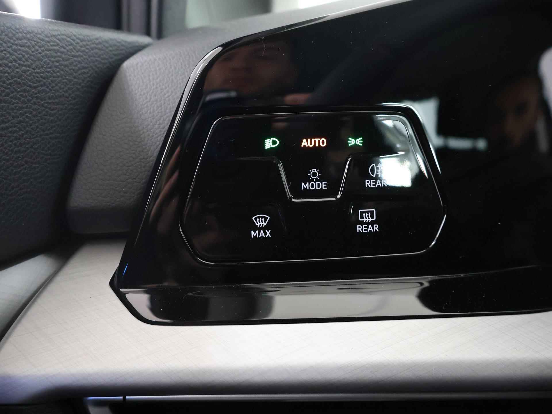 Volkswagen Golf 1.0 eTSI Life | Adaptieve Cruise Control | Sfeerverlichting | LED Koplampen | Digitaal Dashboard | Apple carplay | Lichtmetalen velgen - 35/40