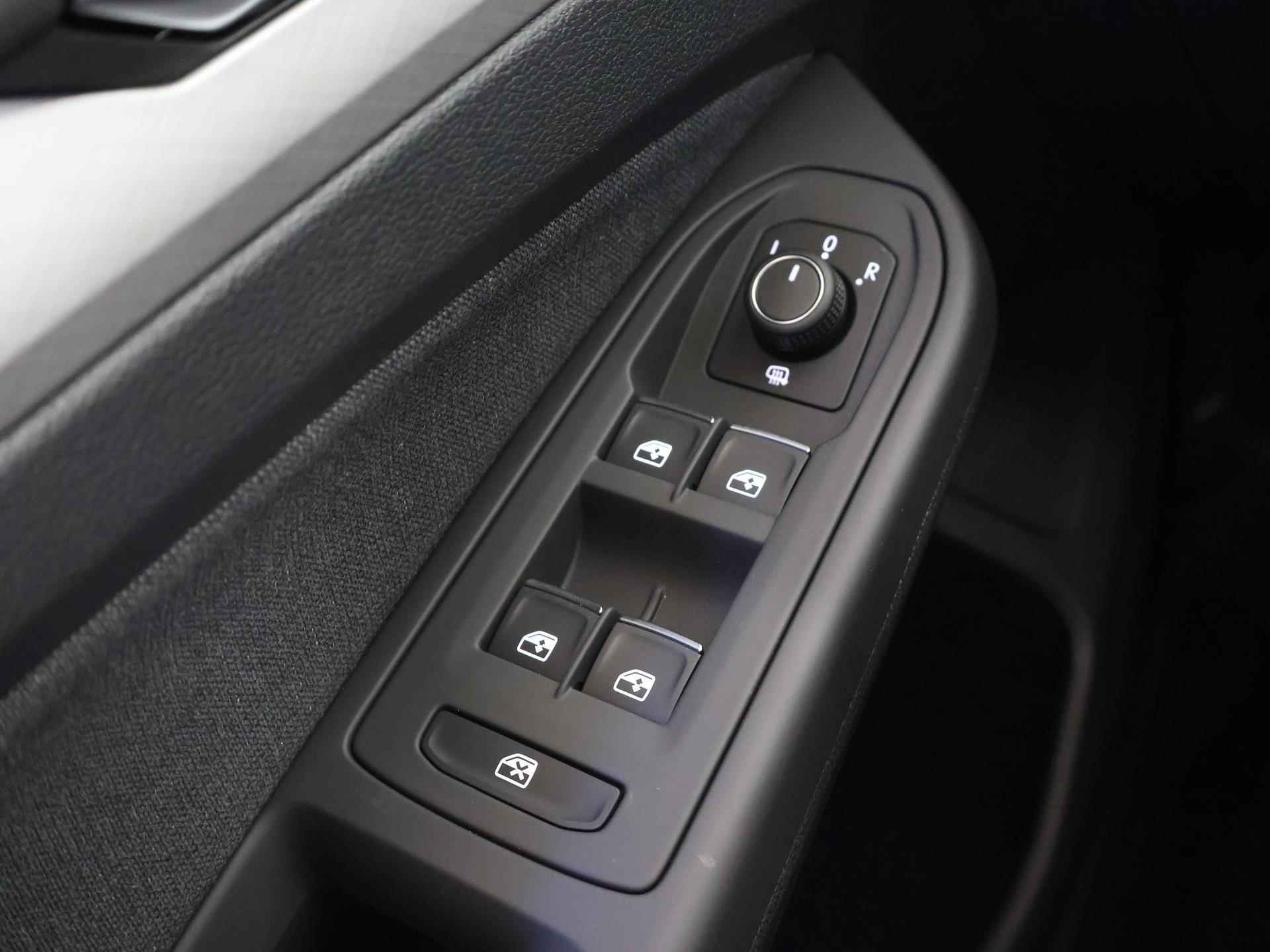 Volkswagen Golf 1.0 eTSI Life | Adaptieve Cruise Control | Sfeerverlichting | LED Koplampen | Digitaal Dashboard | Apple carplay | Lichtmetalen velgen - 36/40