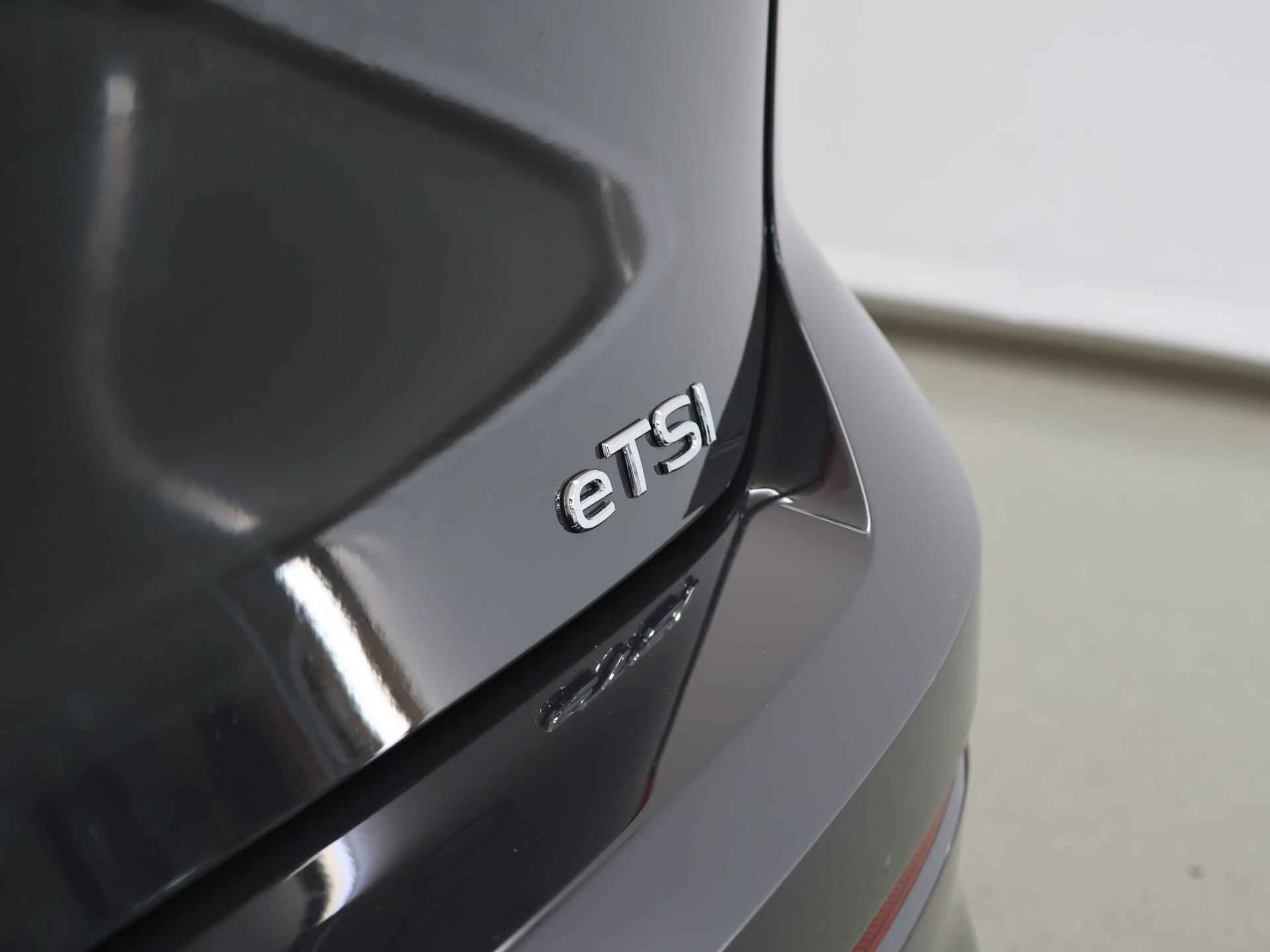 Volkswagen Golf 1.0 eTSI Life | Adaptieve Cruise Control | Sfeerverlichting | LED Koplampen | Digitaal Dashboard | Apple carplay | Lichtmetalen velgen - 38/40