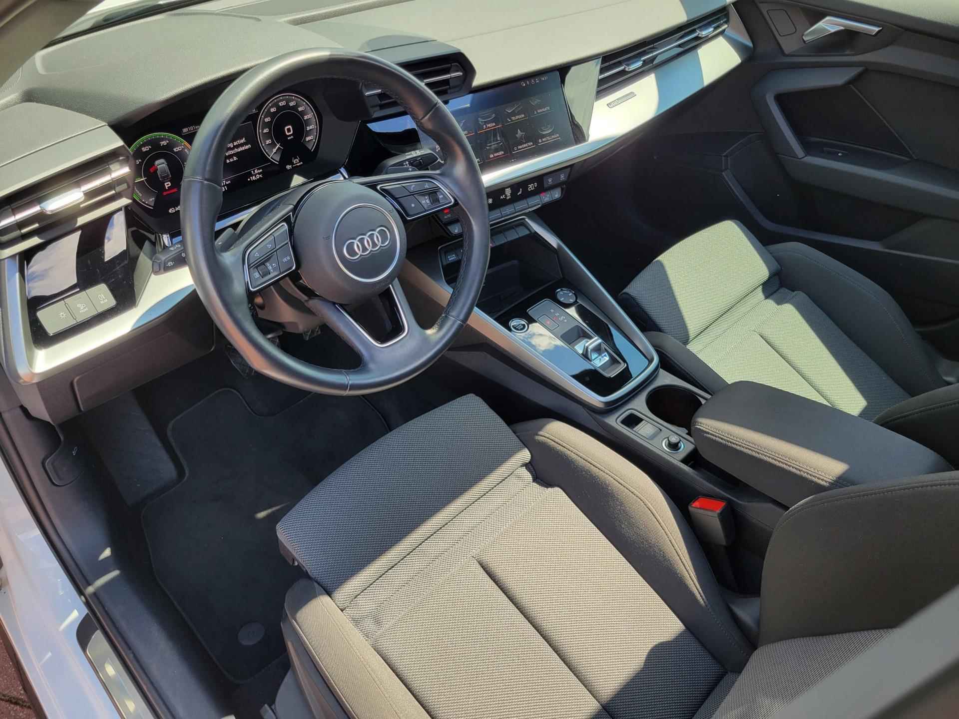 Audi A3 Sportback 1.4 e-tron 45 TFSIe S-Line | Pano | Virtual | Ambiance | Adaptive Cruise Control - 33/38