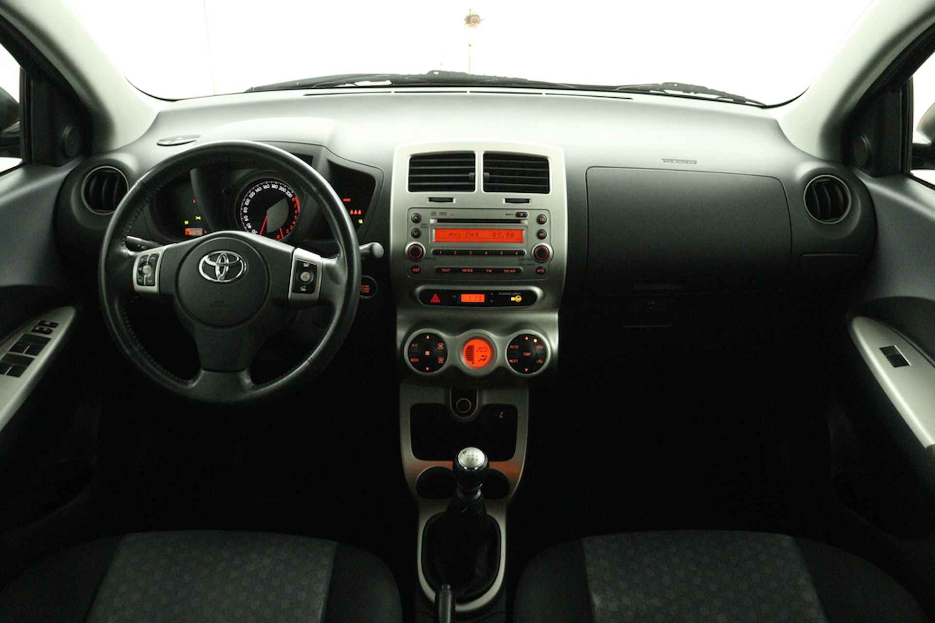 TOYOTA Urban Cruiser 1.3 VVT-I DYNAMIC ECC/KEYLESS.ENTRY/PARK.SENS/MIST.LAMP/LMV - 16/41